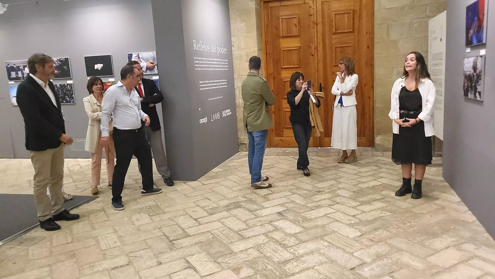 Reflejos del poder: una mirada a la fotografía política en el Museo de Huesca