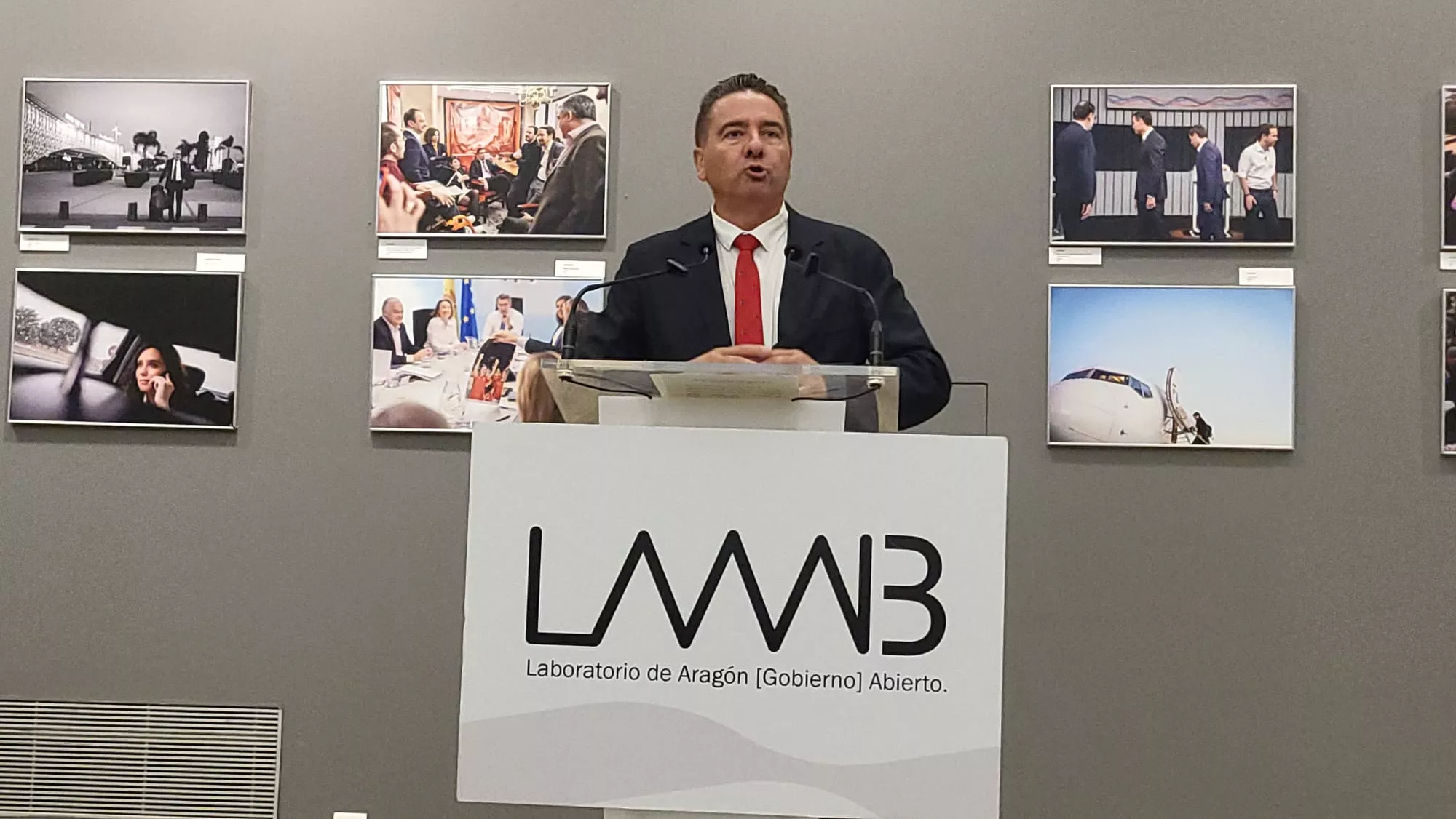 Reflejos del poder: una mirada a la fotografía política en el Museo de Huesca