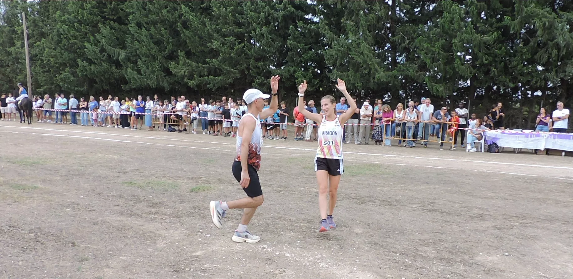 Abdeslam El Ouahabi e Isabel Linares bailando la jota de los pollos. Abdeslam El Ouahabi e Isabel Linares bailando la jota de los pollos.