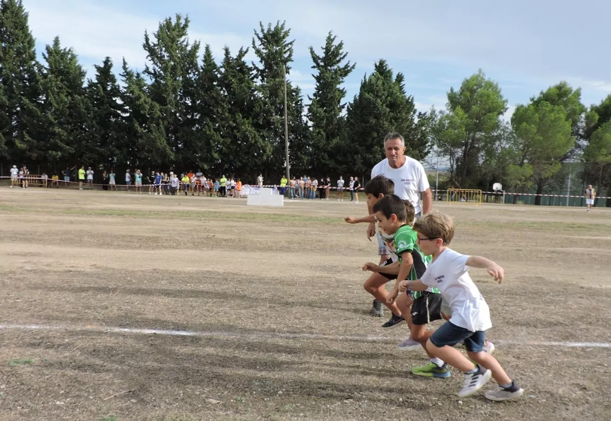 3 Salida de la carrera de niños y niñas de 4 a 7 años