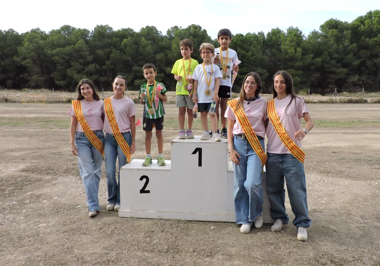 4 Pódium de niños y niñas de 4 a 7 años