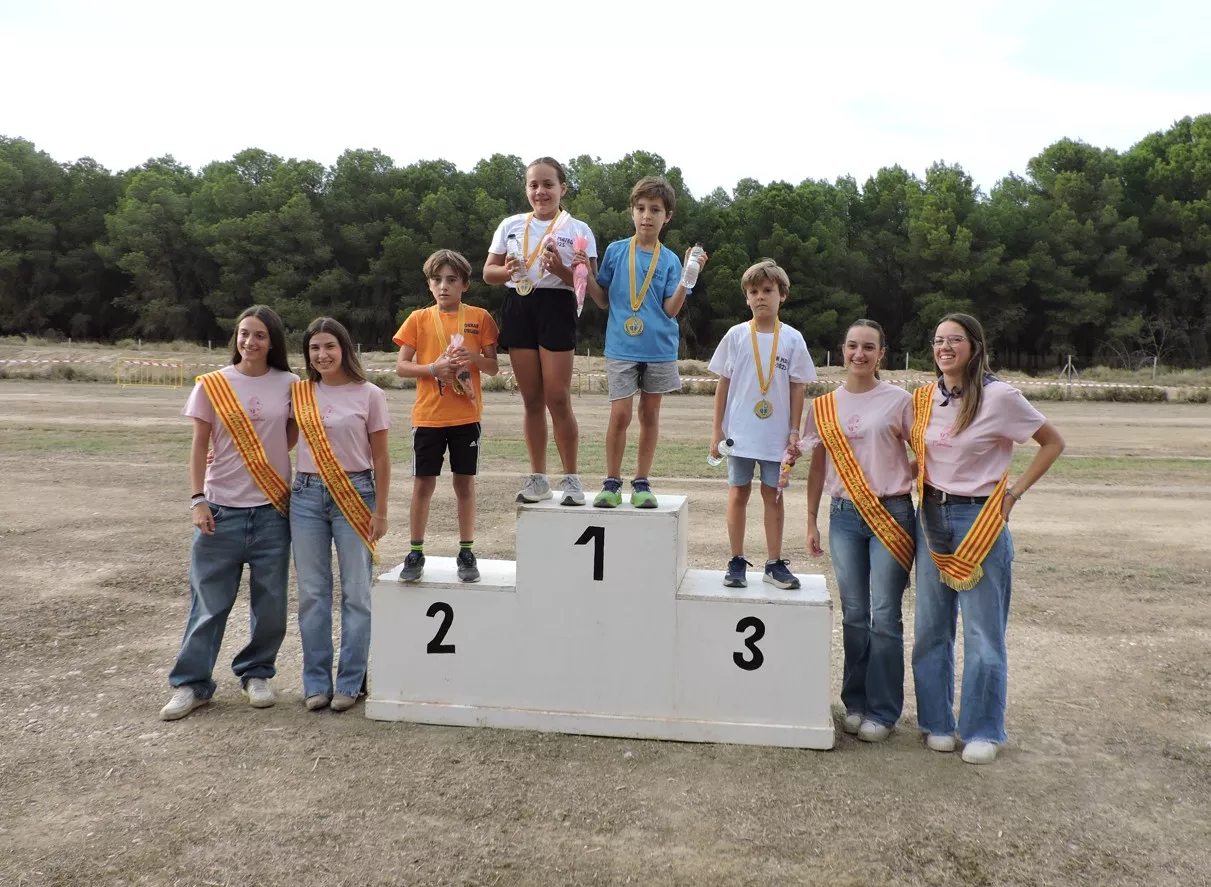 7 Pódium de niños y niñas de 8 a 9 años