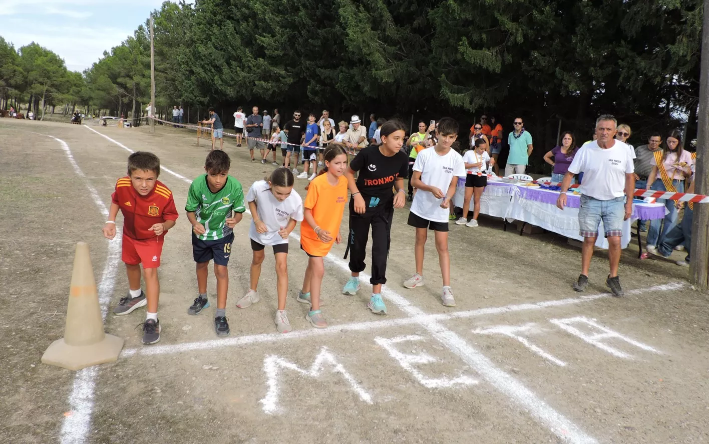 8 Participantes de la carrera de niños y niñas de 10 a 12 años