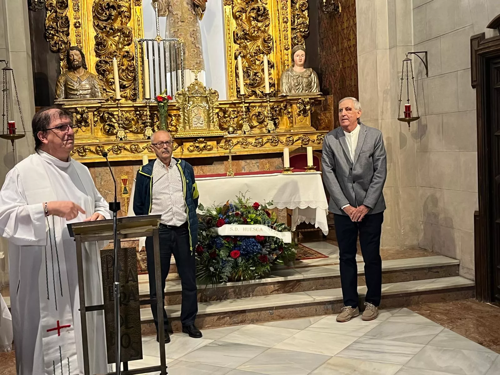 Ofrenda de Flores de la SD Huesca a San Lorenzo. Foto Mercedes Manterola