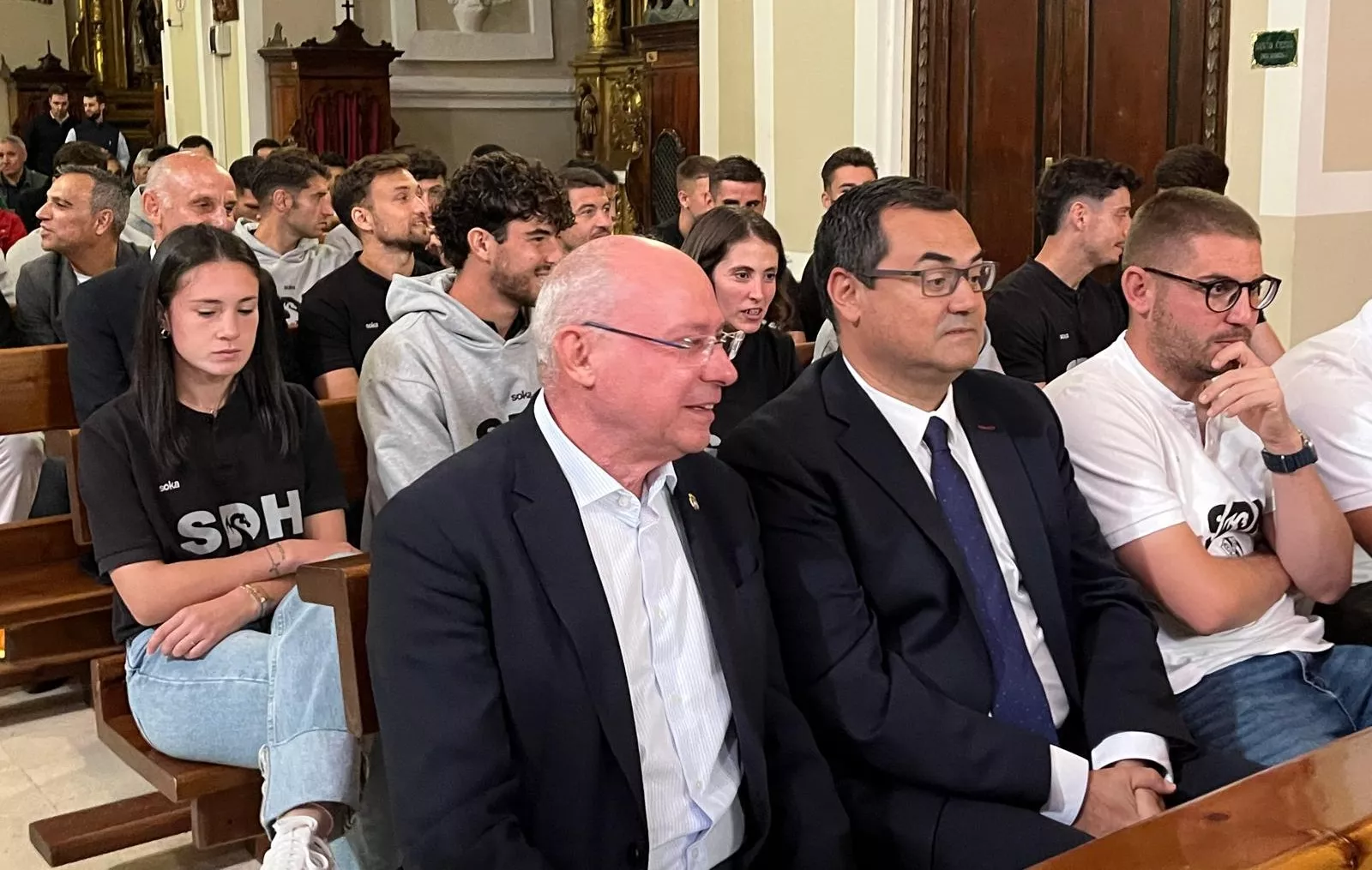 Ofrenda de Flores de la SD Huesca a San Lorenzo. Foto Mercedes Manterola