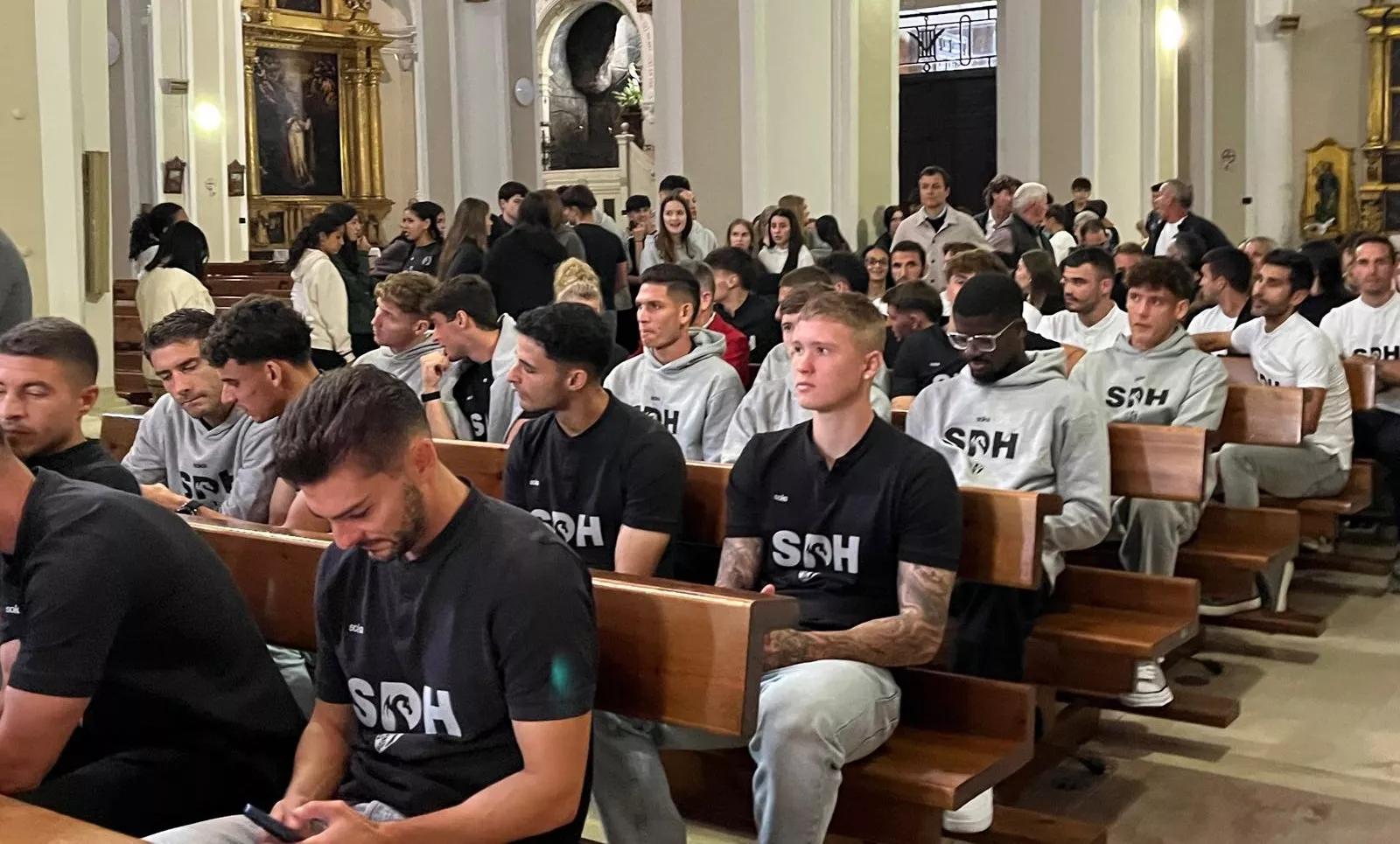 Ofrenda de Flores de la SD Huesca a San Lorenzo. Foto Mercedes Manterola