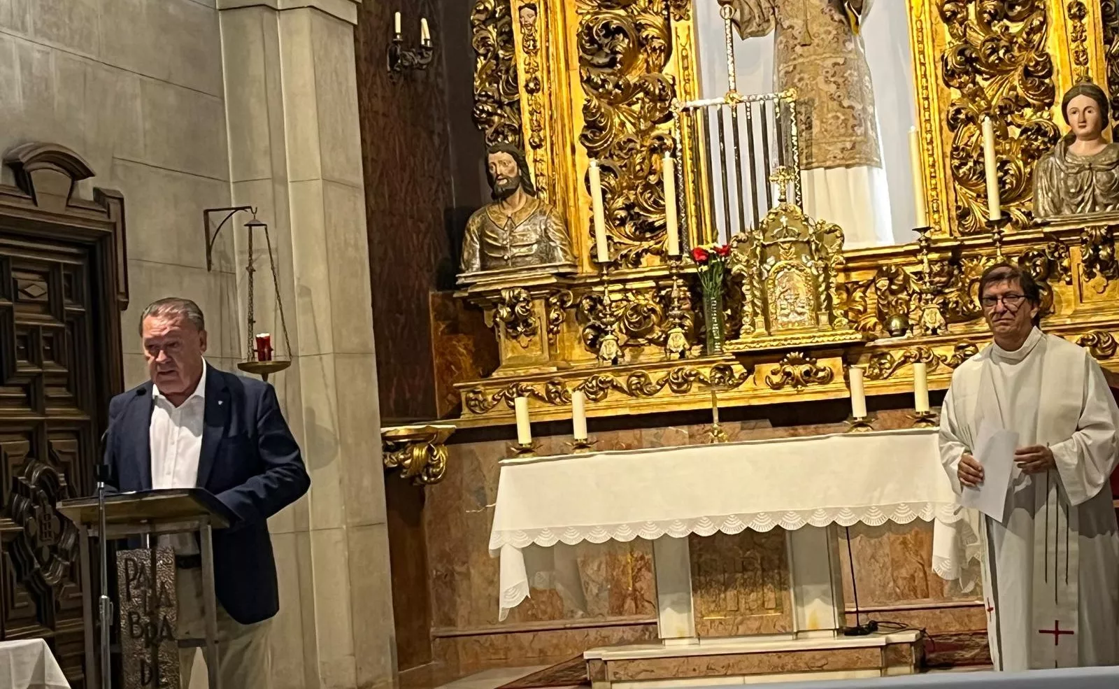 Ofrenda de Flores de la SD Huesca a San Lorenzo. Foto Mercedes Manterola