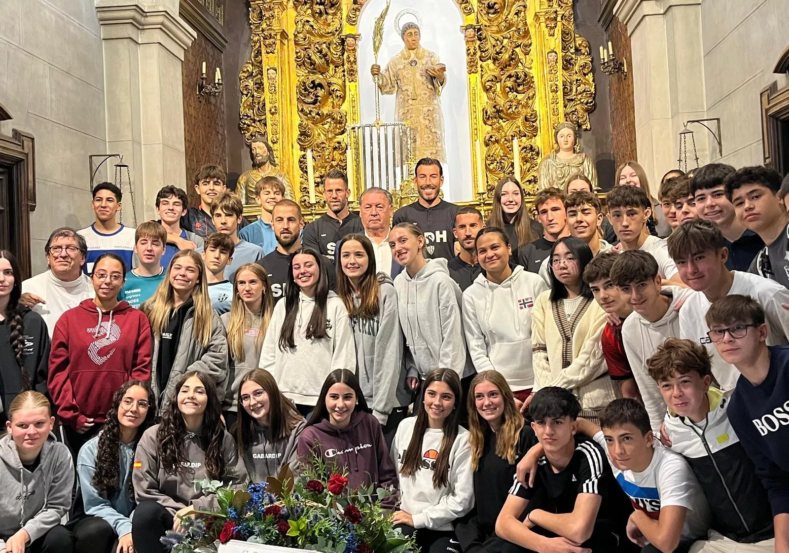 Ofrenda de Flores de la SD Huesca a San Lorenzo. Foto Mercedes Manterola