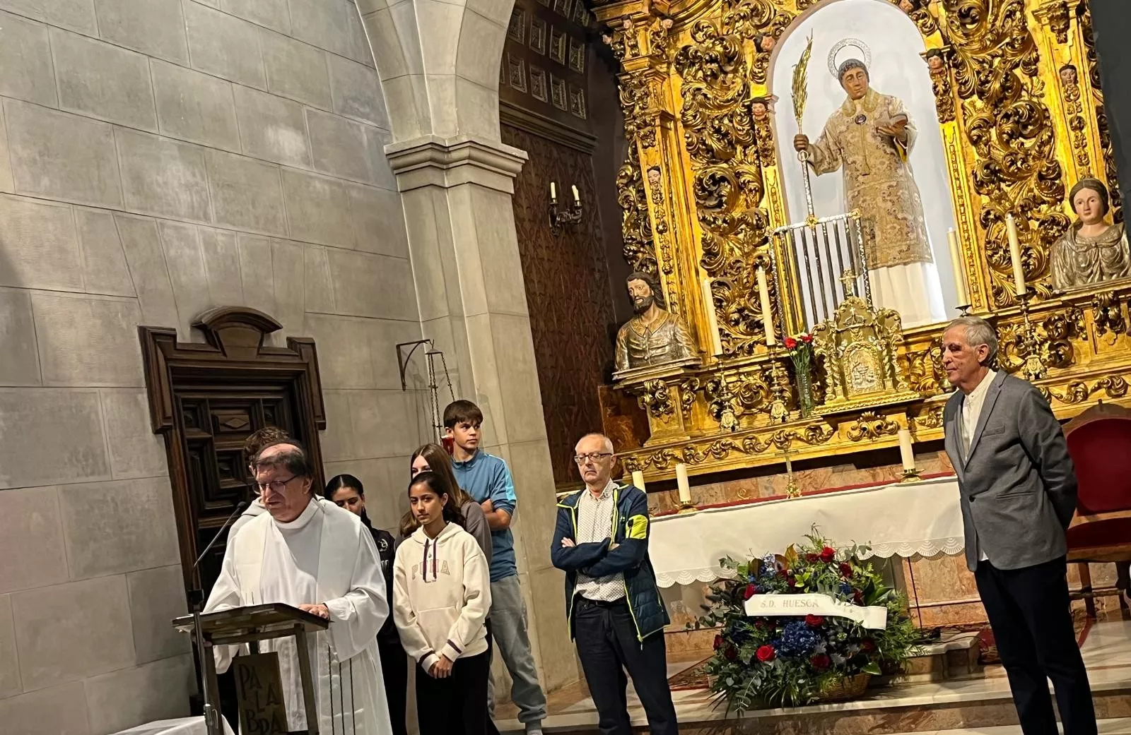 Ofrenda de Flores de la SD Huesca a San Lorenzo. Foto Mercedes Manterola