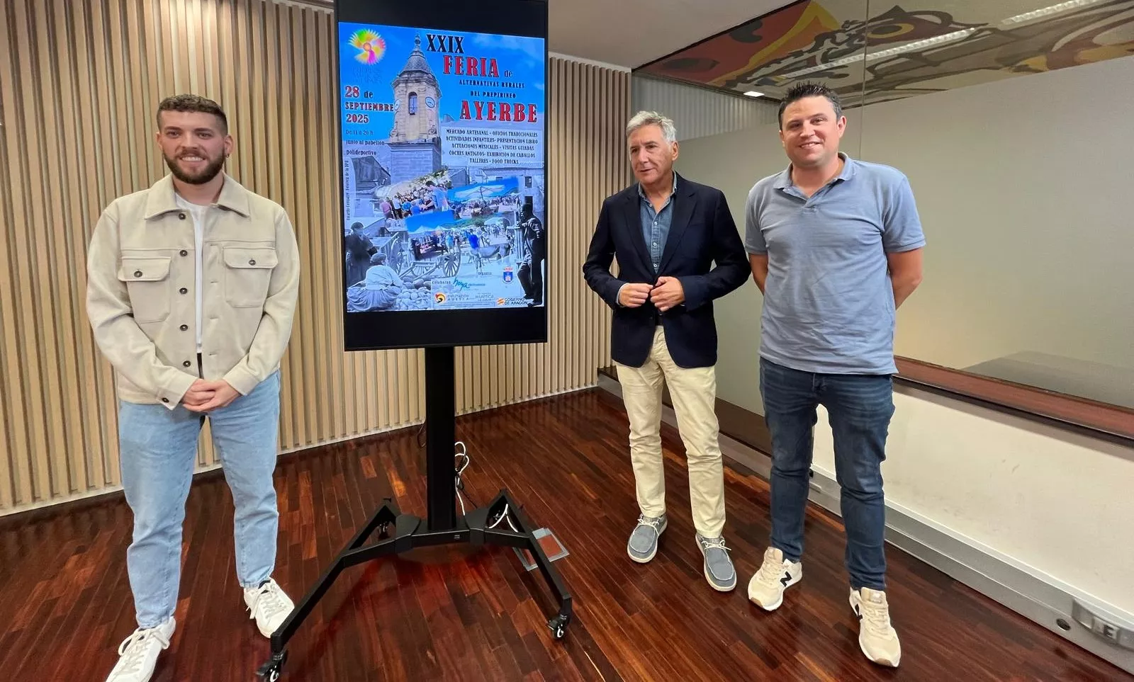 Francisco Gómez, Ricardo Oliván y Antonio Biescas en la presentación de la Feria de Alternativas Rurales de Ayerbe. Francisco Gómez, Ricardo Oliván y Antonio Biescas en la presentación de la Feria de Alternativas Rurales de Ayerbe.