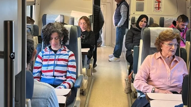 Tren Regional de Huesca a Zaragoza tras la avería del AVE