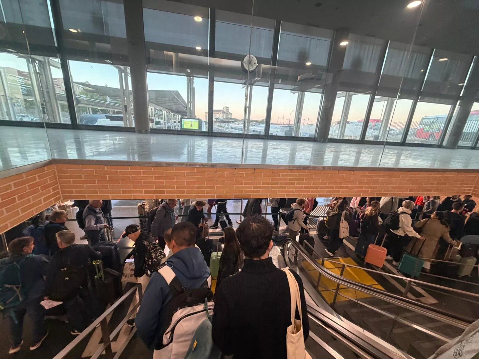 Concentración de pasajeros esta mañana en la Estación Intermodal