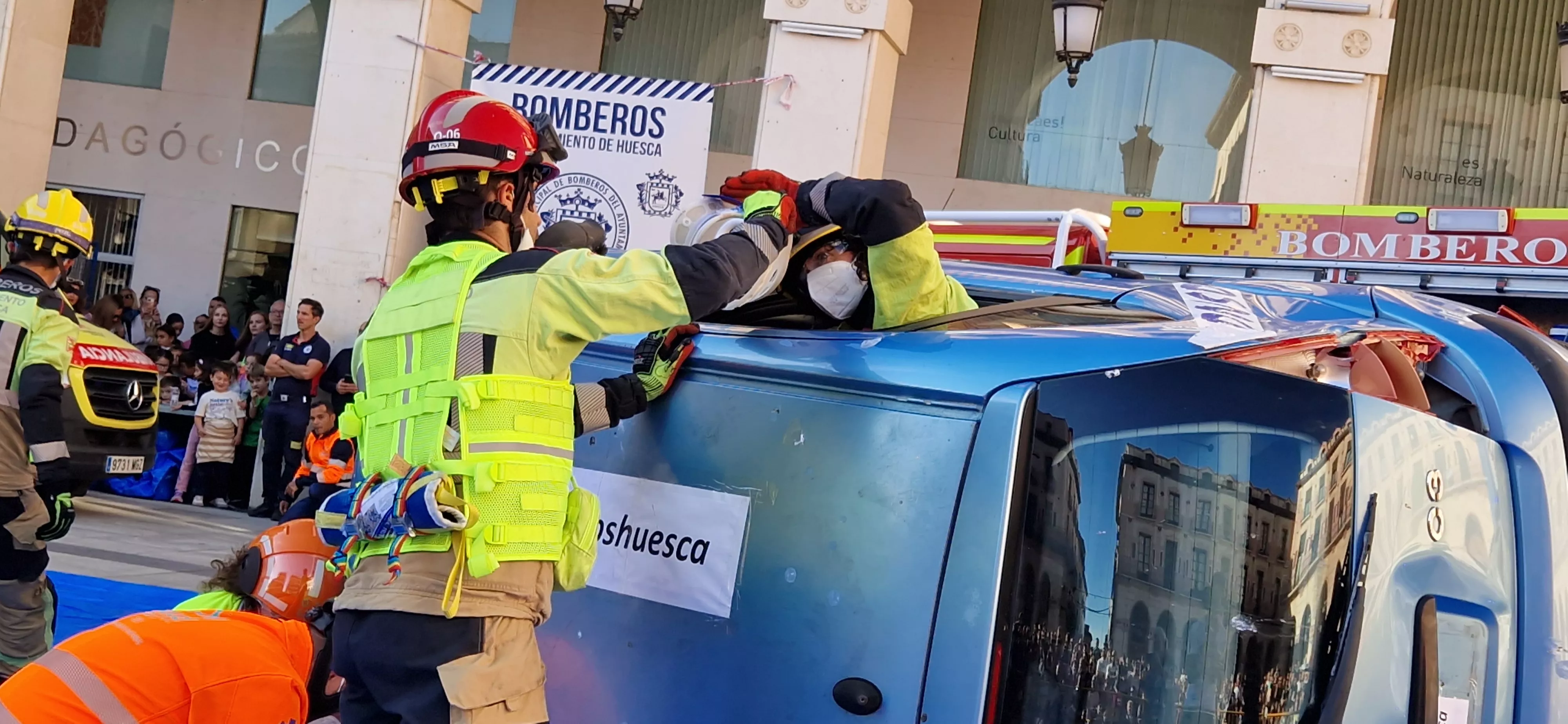 Simulacro de accidente en la plaza López Allué. Foto Myriam Martínez 