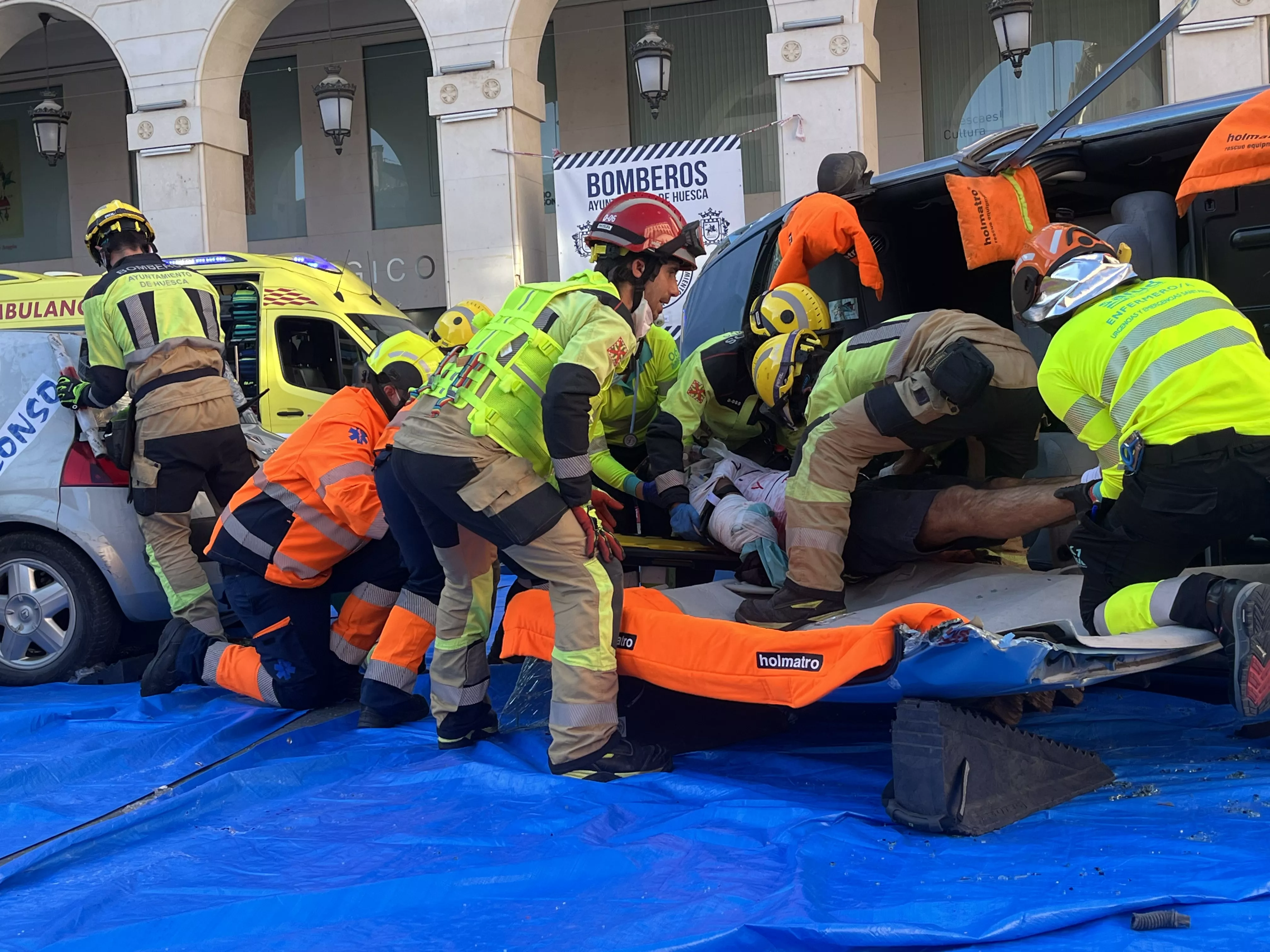 Simulacro de accidente en la plaza López Allué. Foto Myriam Martínez 