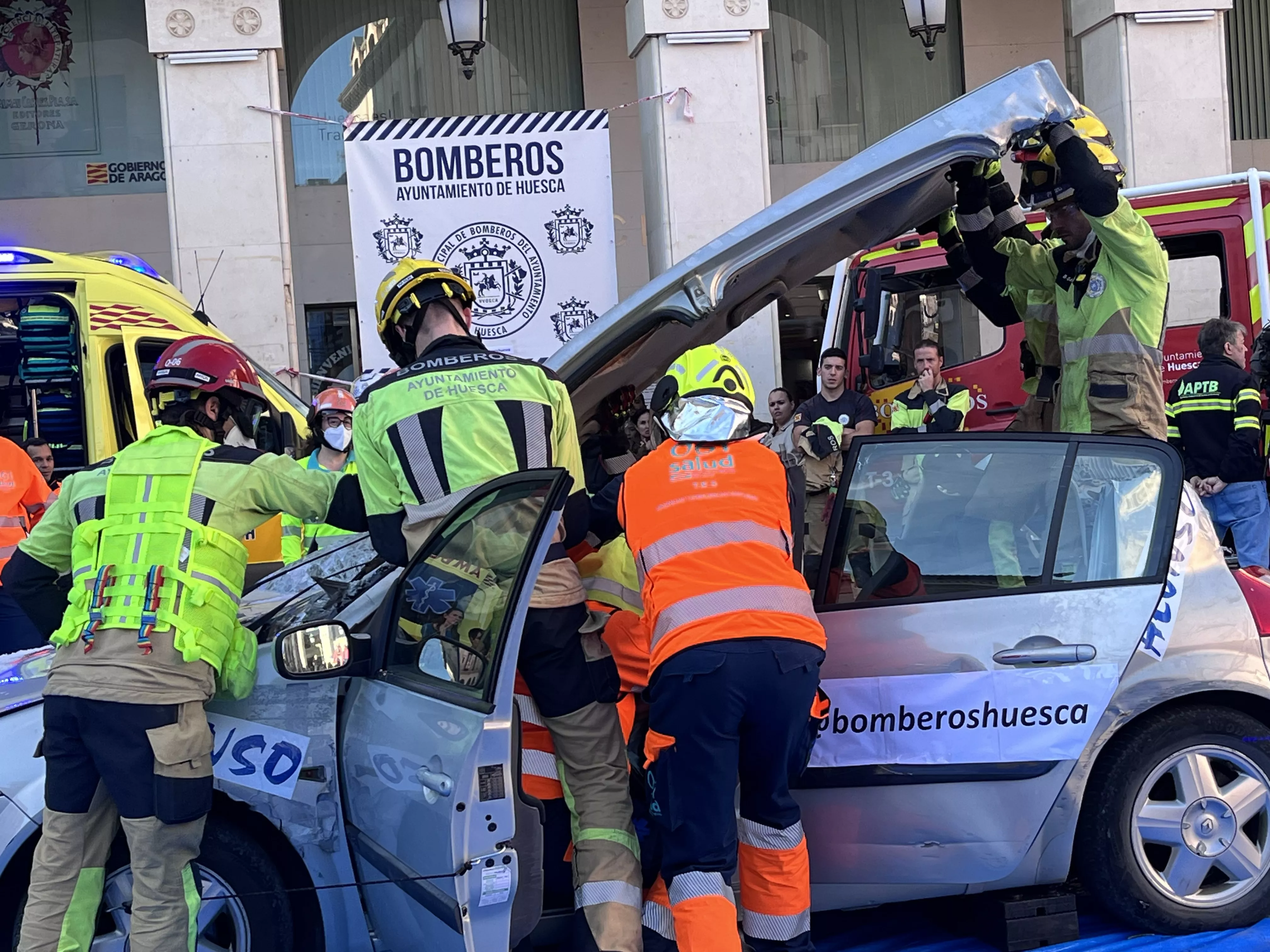 Simulacro de accidente en la plaza López Allué. Foto Myriam Martínez 