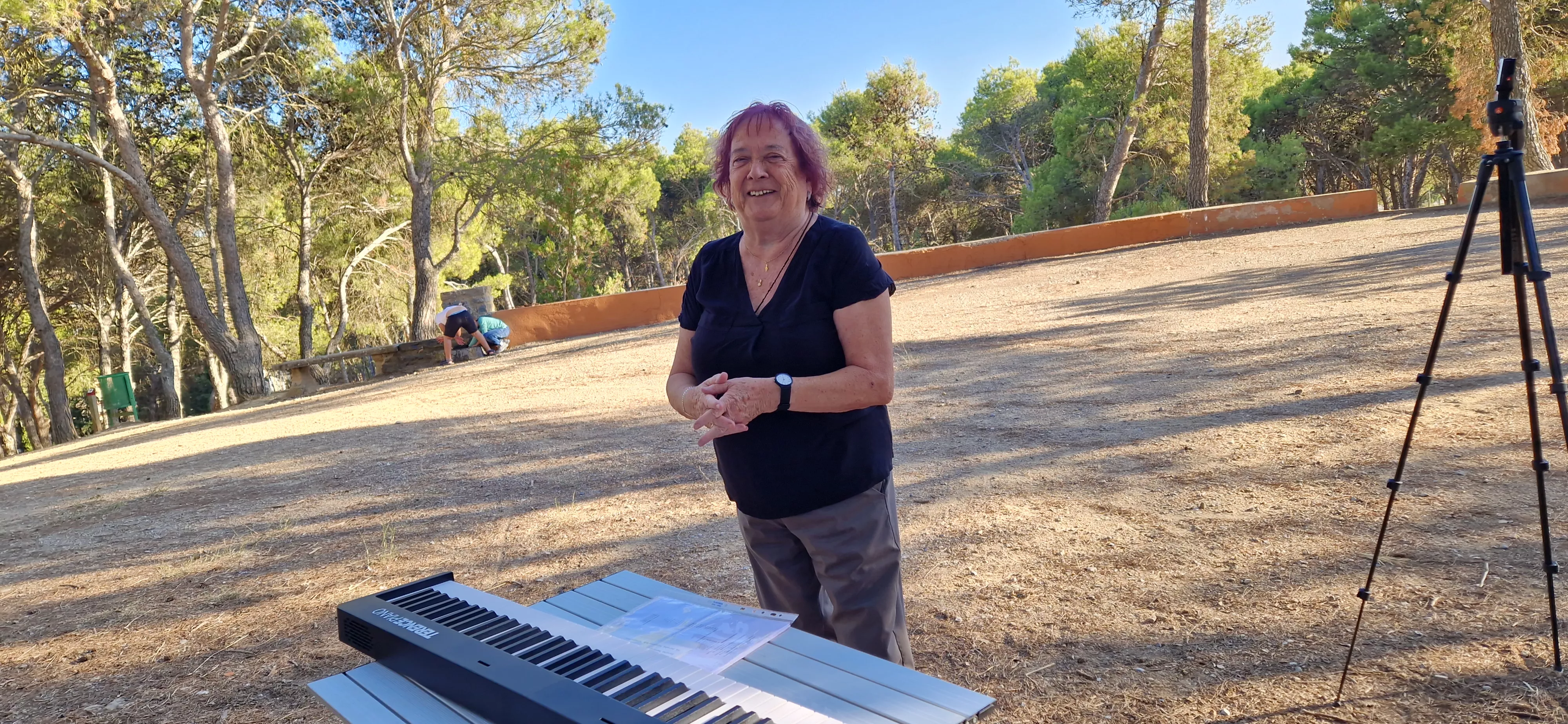 Isabel Arilla. El Coro de la Universidad Ciudadana ha actuado en el cerro de San Jorge. Foto Myriam Martínez