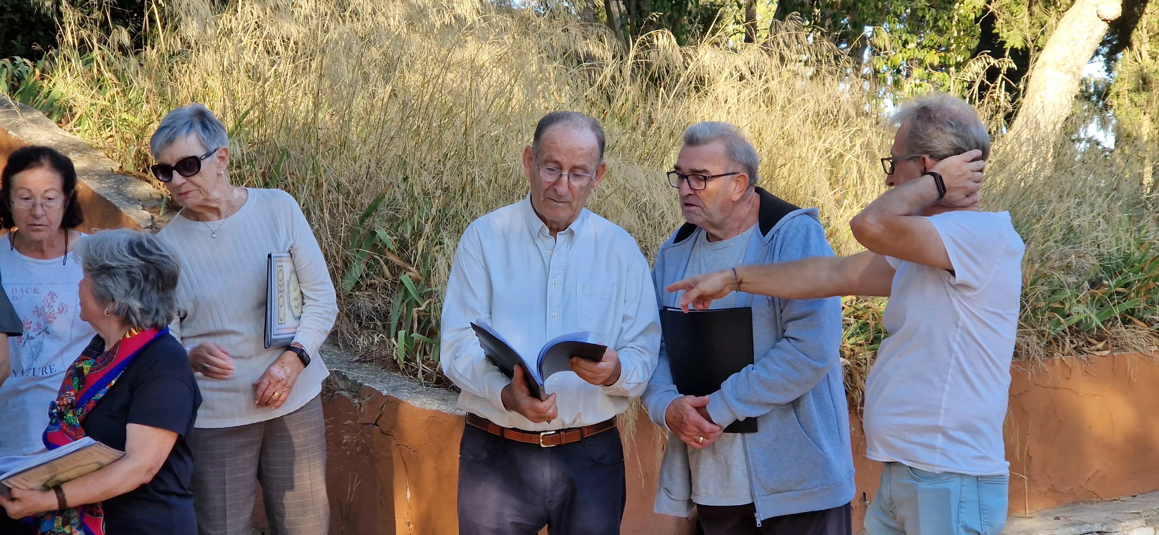 Actuación del Coro de la Universidad Ciudadana en el cerro de San Jorge. Foto Myriam Martínez