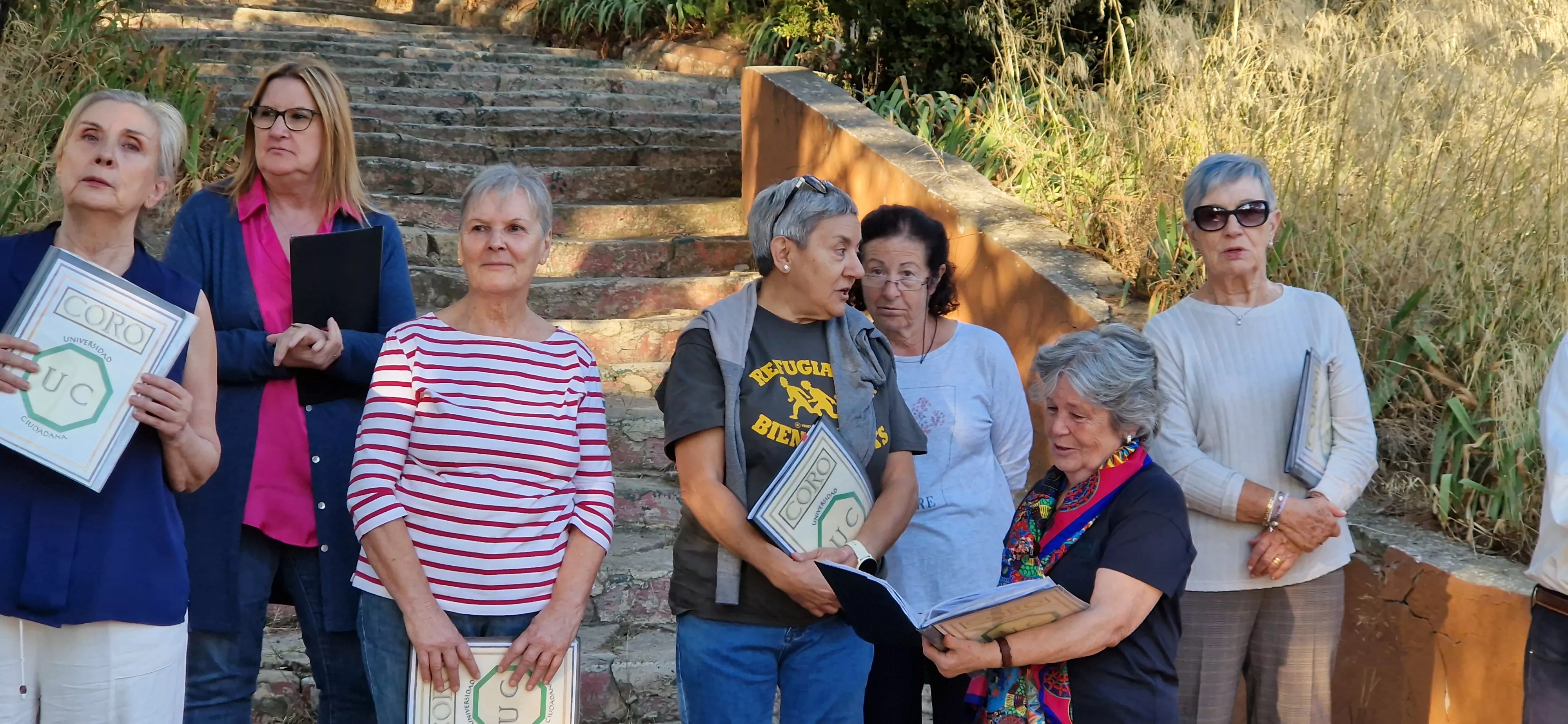 Actuación del Coro de la Universidad Ciudadana en el cerro de San Jorge. Foto Myriam Martínez