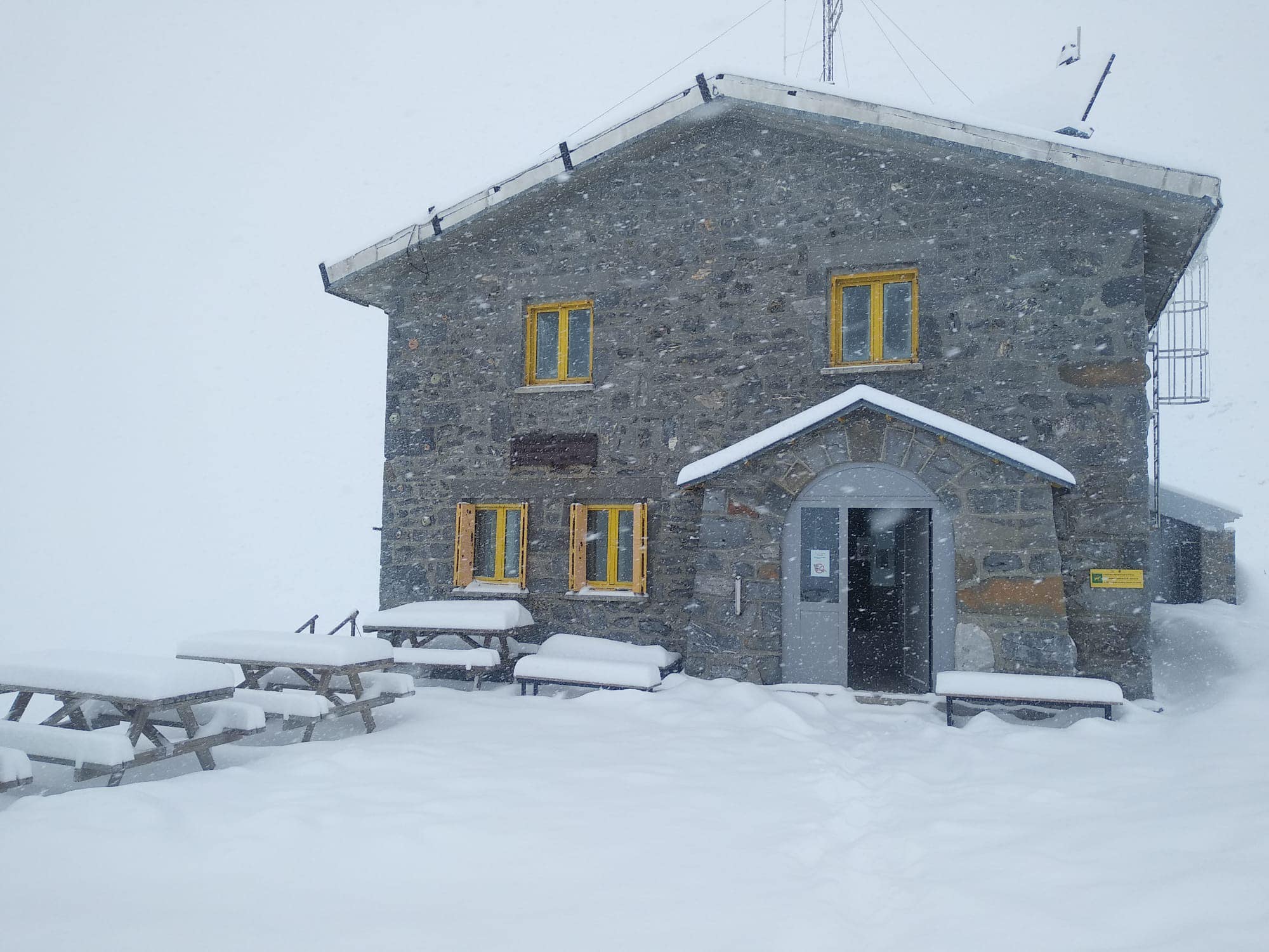 Refugio de Góriz, donde ya han caído 20 centímetros de nieve