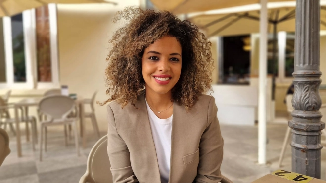 Ebbaba Hameida, en la terraza del Casino de Huesca. Foto Myriam Martínez Ebbaba Hameida, en la terraza del Casino de Huesca. Foto Myriam Martínez