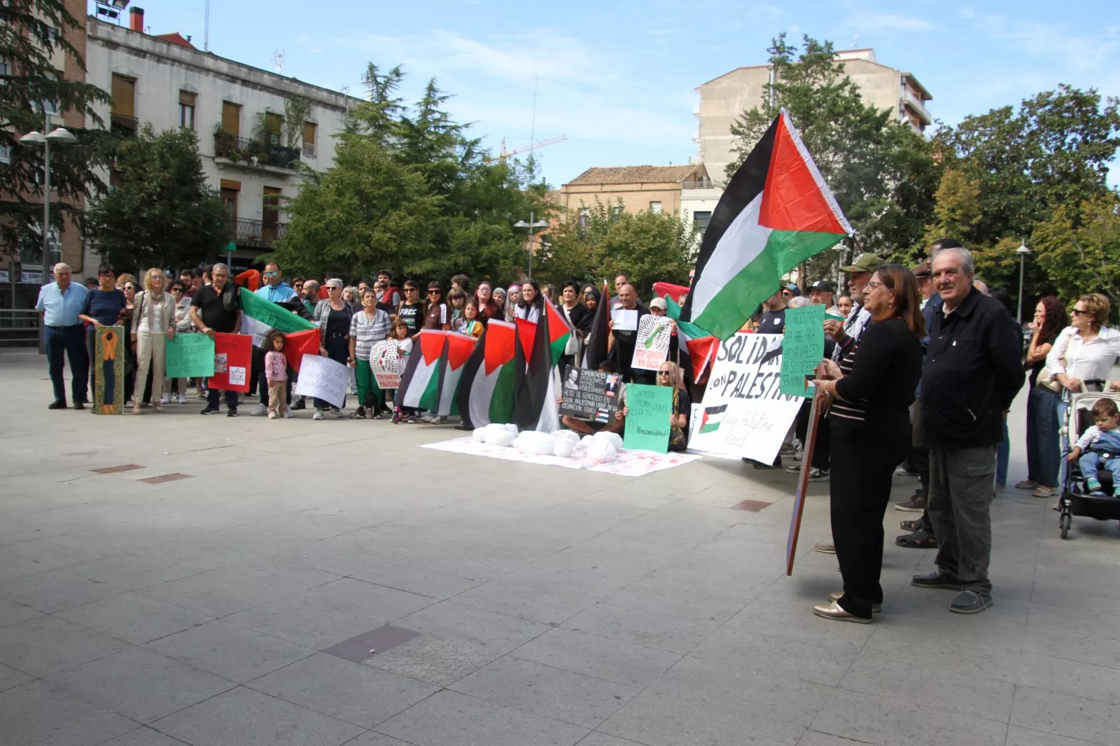 Concentración de apoyo a Palestina celebrada en Binéfar. Foto Carlos Neofato