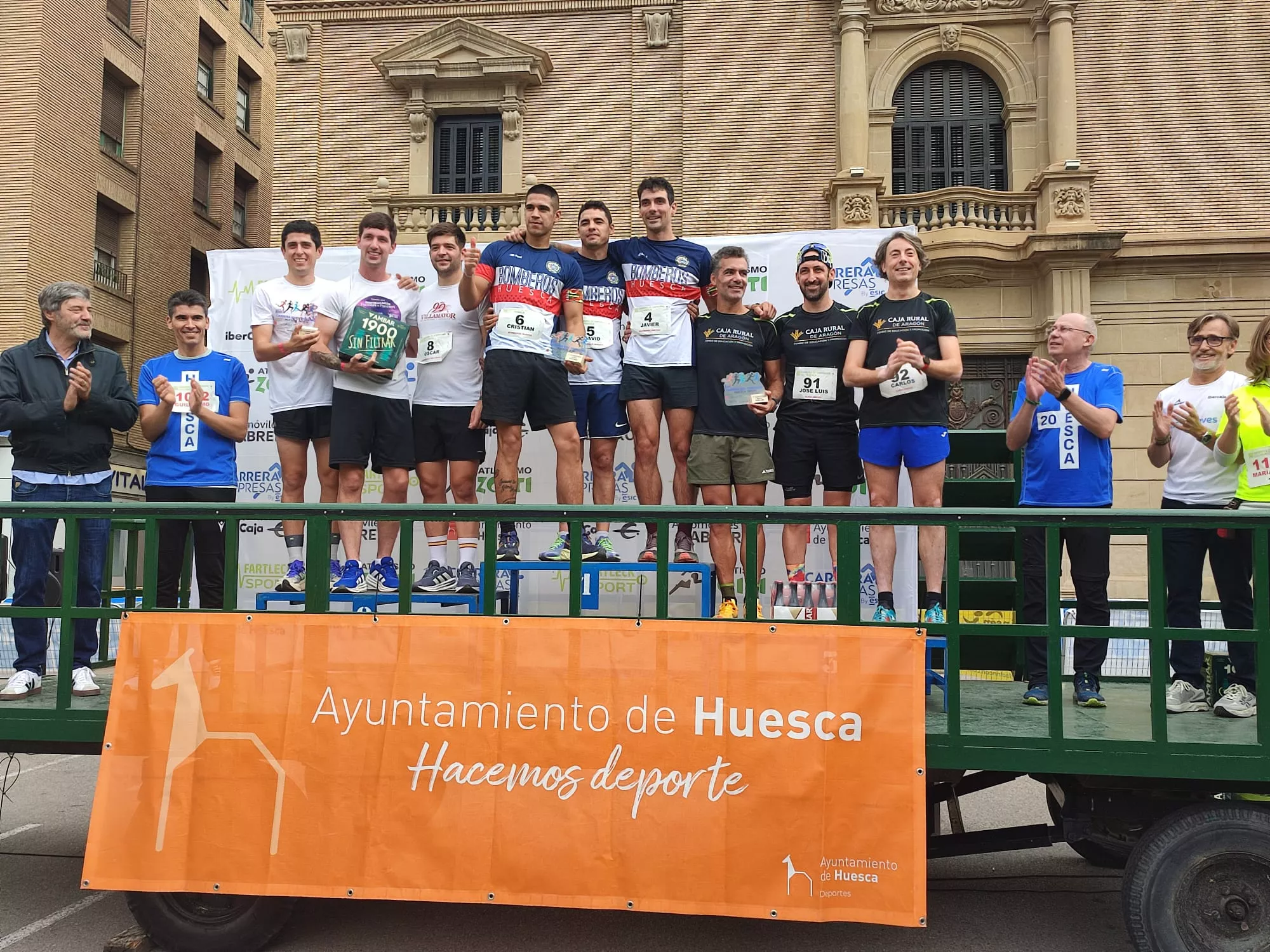 Podio equipos masculinos. II Carrera Esic Empresas Huesca