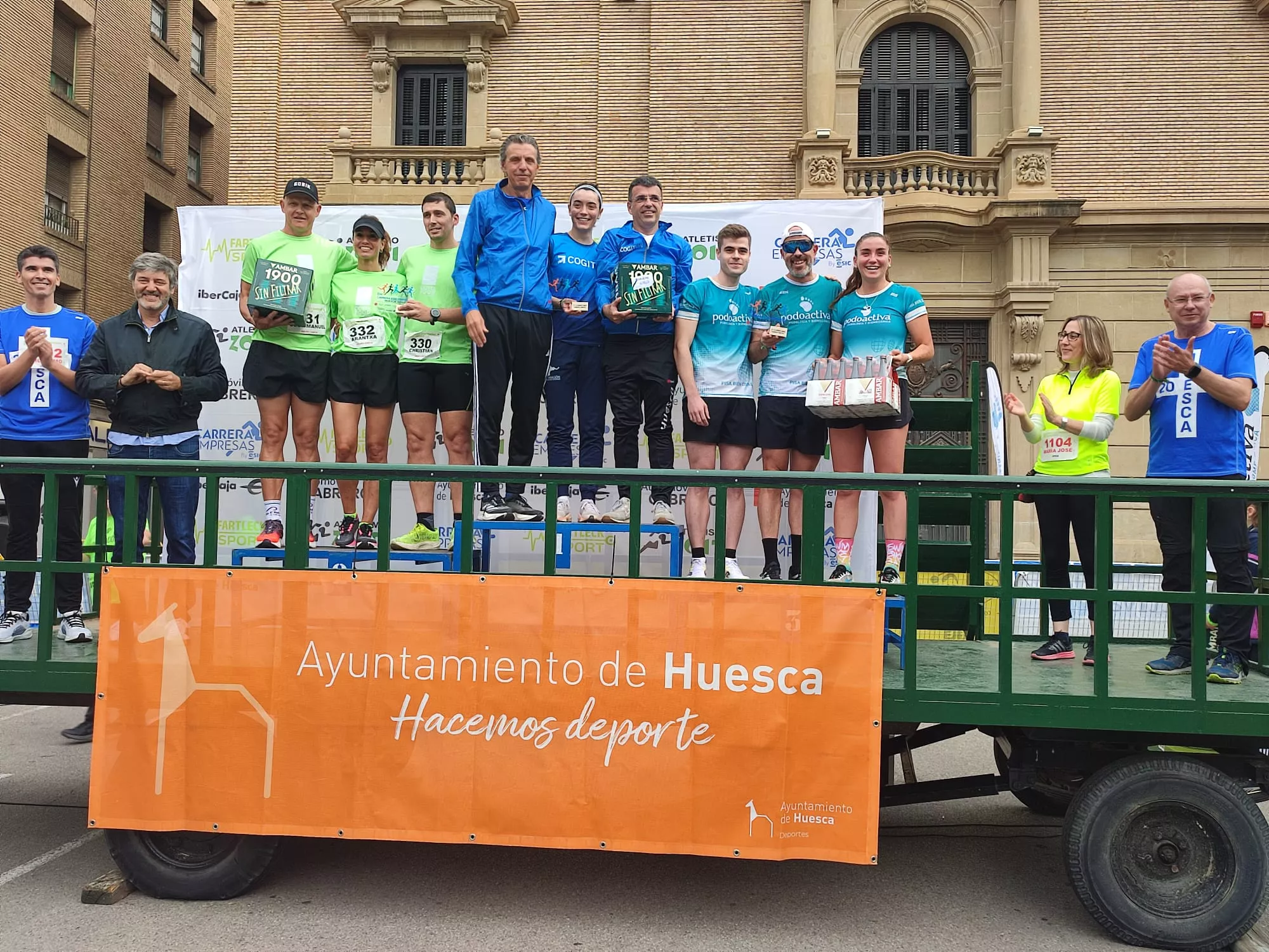 Podio mixto dos hombres y una mujer. II Carrera Esic Empresas Huesca