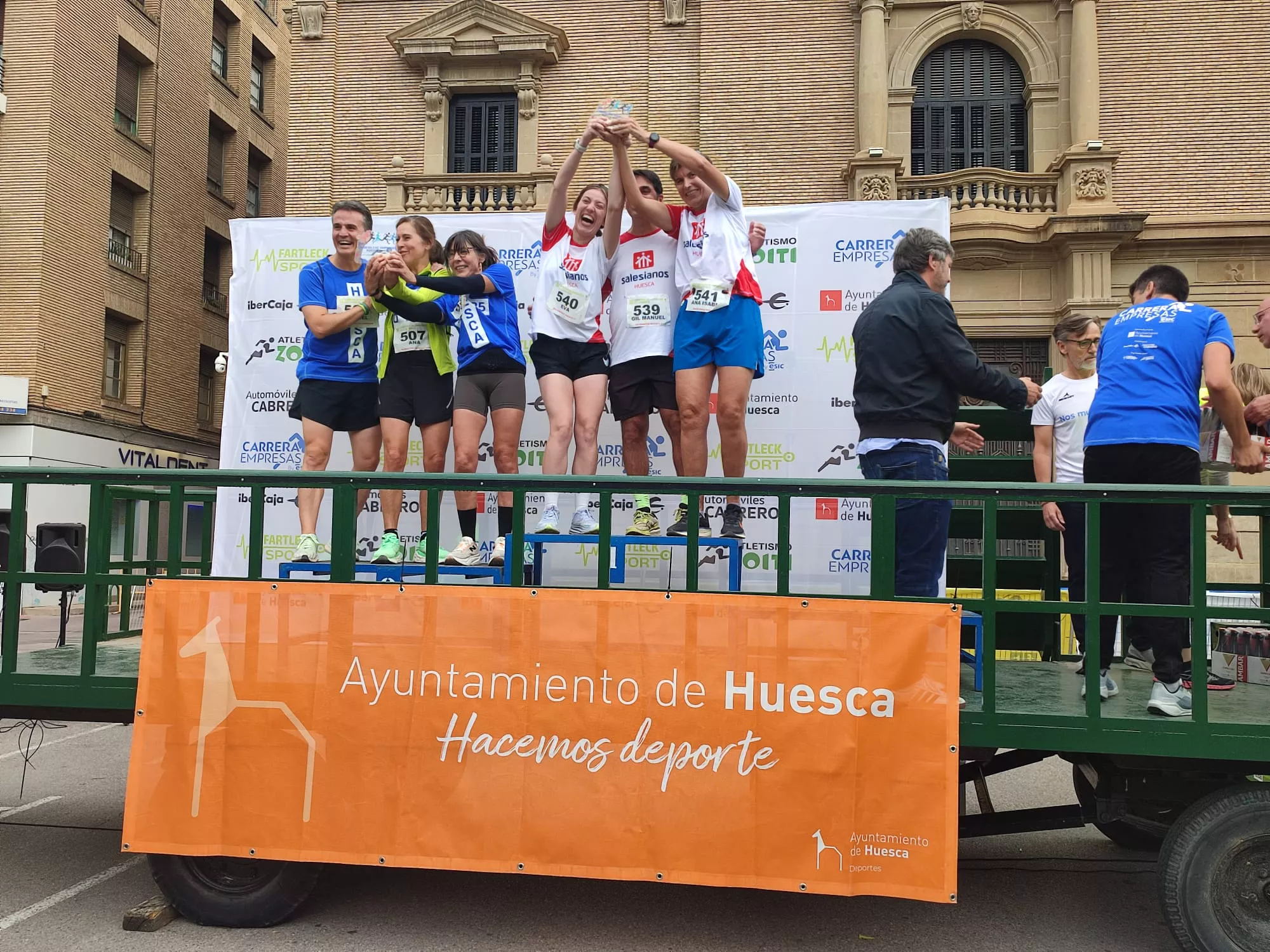 Podio mixto, dos mujeres y un hombre. II Carrera Esic Empresas Huesca