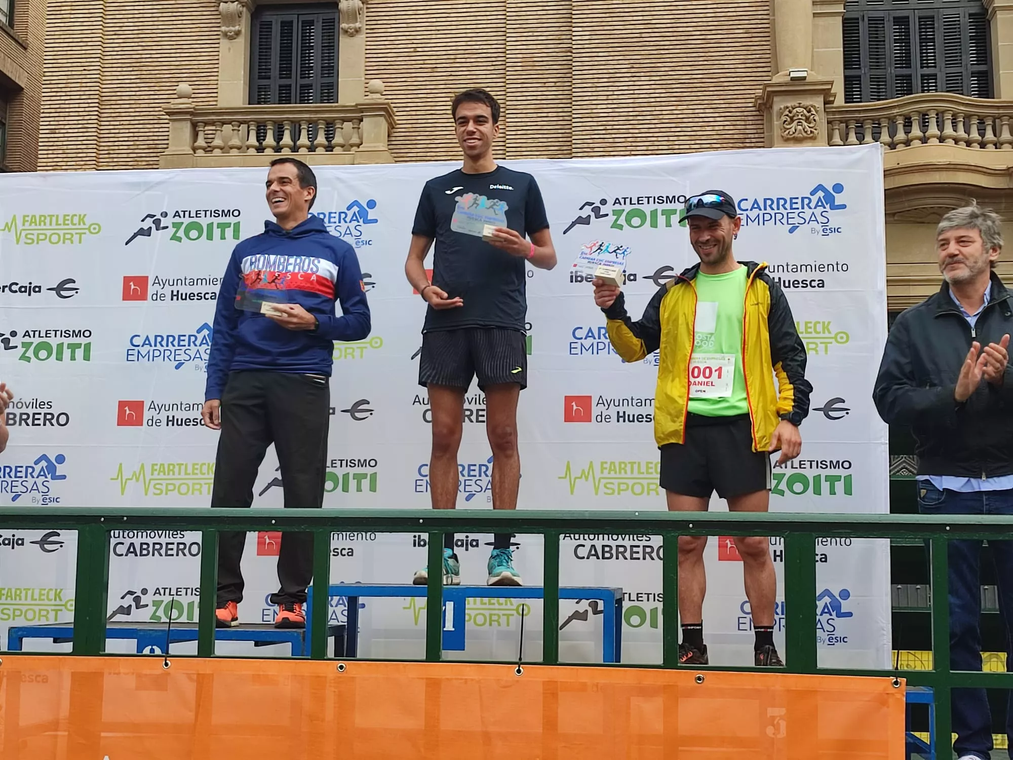Podio Open masculino (1). II Carrera Esic Empresas Huesca