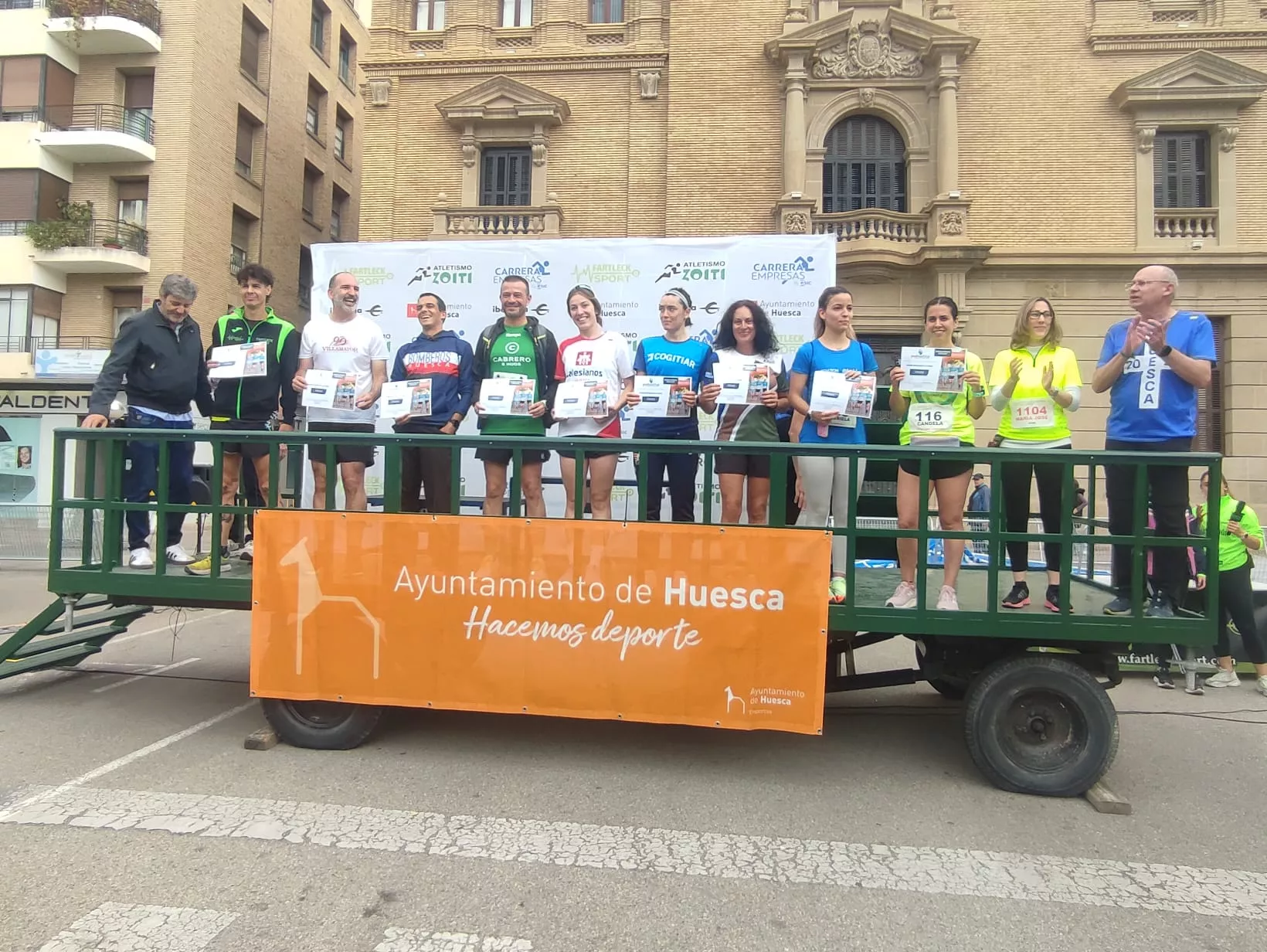 Premiados en el sorteo de regalos. II Carrera Esic Empresas Huesca