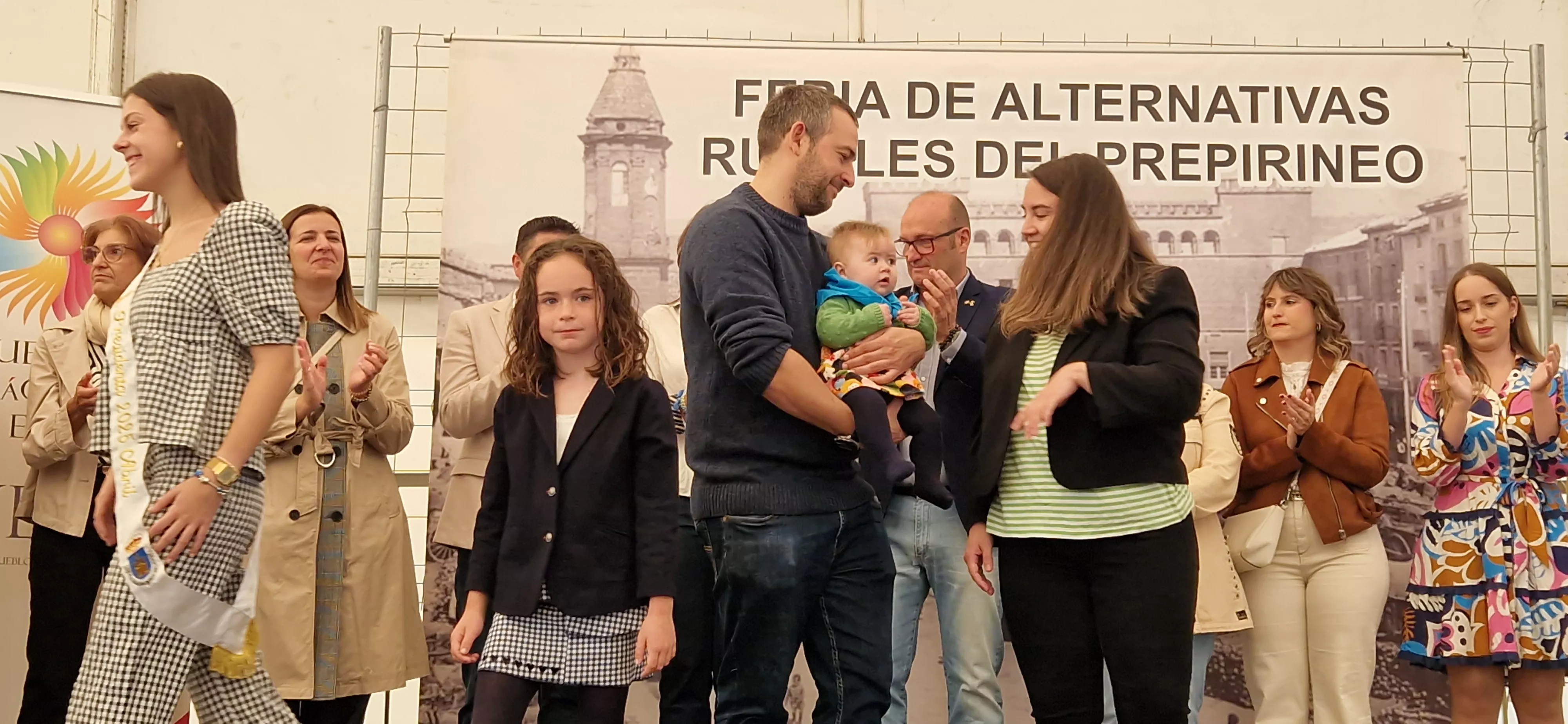 Homenaje a los recién nacidos de Ayerbe en la Feria del Prepirineo 2025. Foto Myriam Martínez