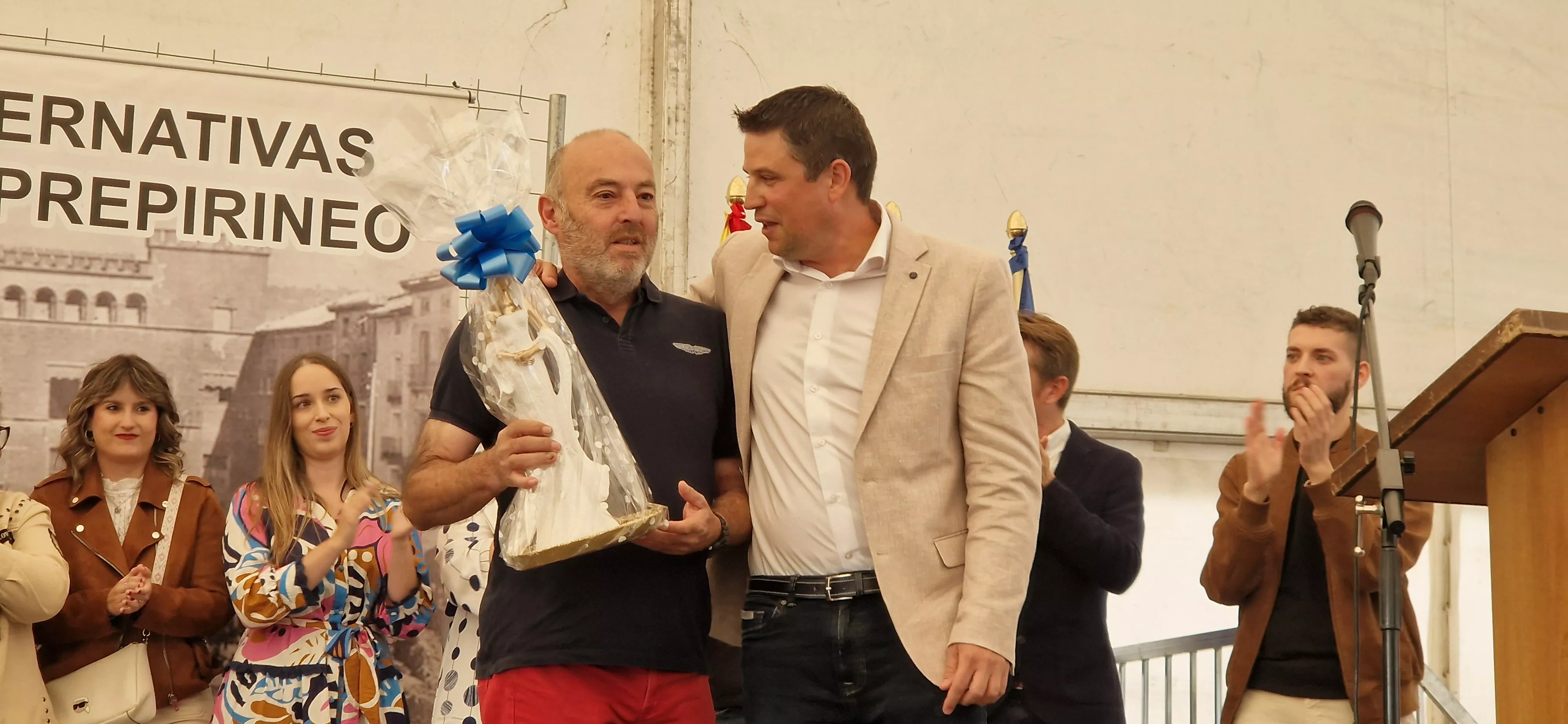 Entrega de la Dama de Ayerbe en la Feria del Prepirineo 2025. Foto Myriam Martínez