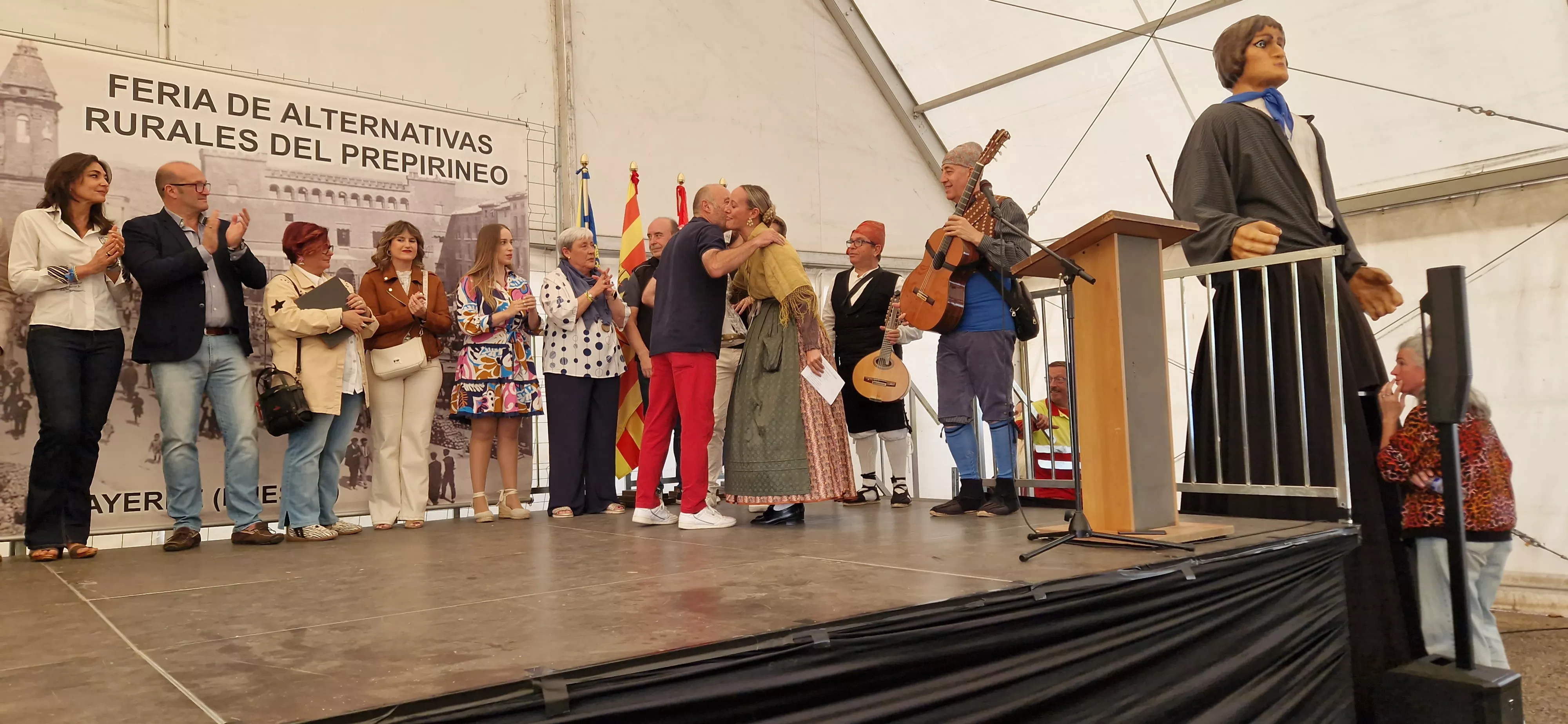 Entrega de la Dama de Ayerbe en la Feria del Prepirineo 2025. Foto Myriam Martínez