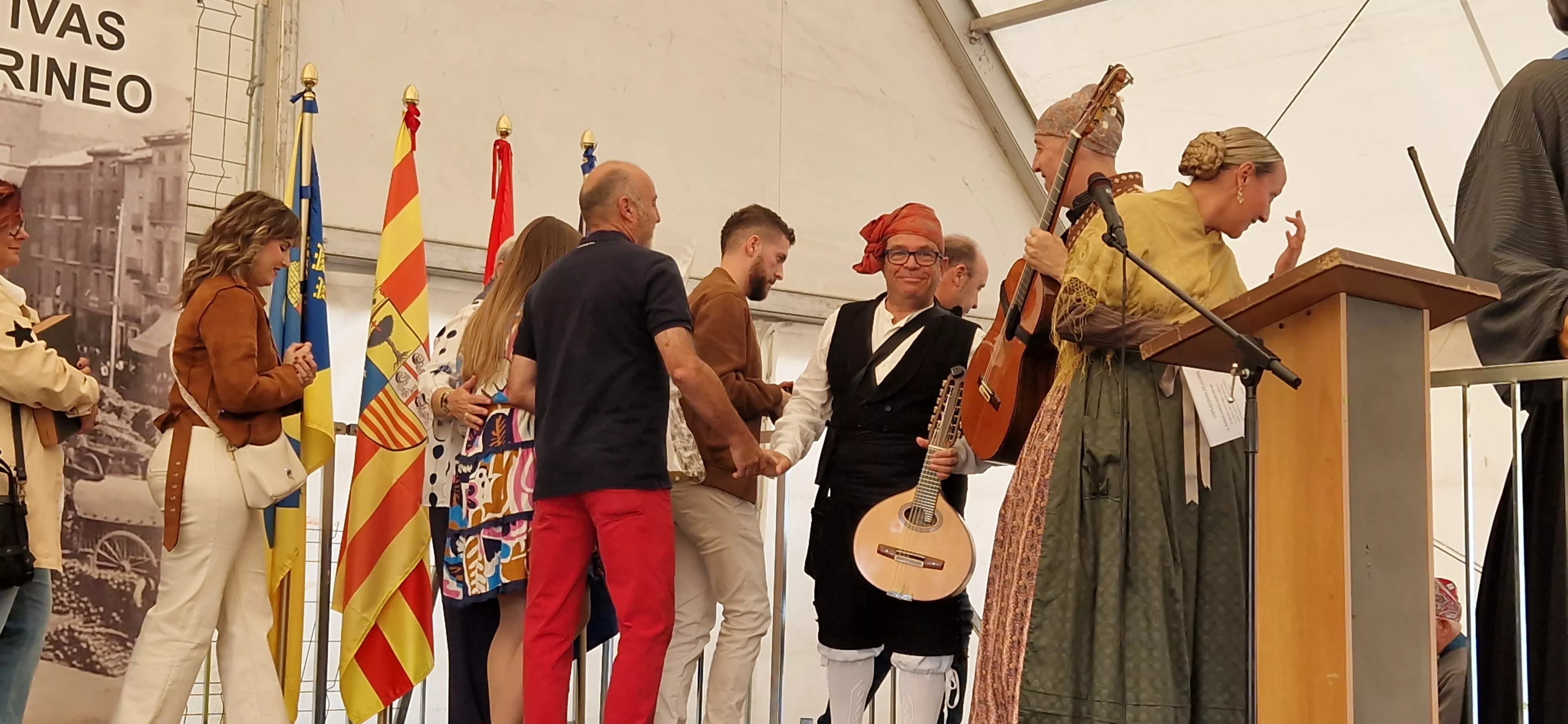 Entrega de la Dama de Ayerbe en la Feria del Prepirineo 2025. Foto Myriam Martínez