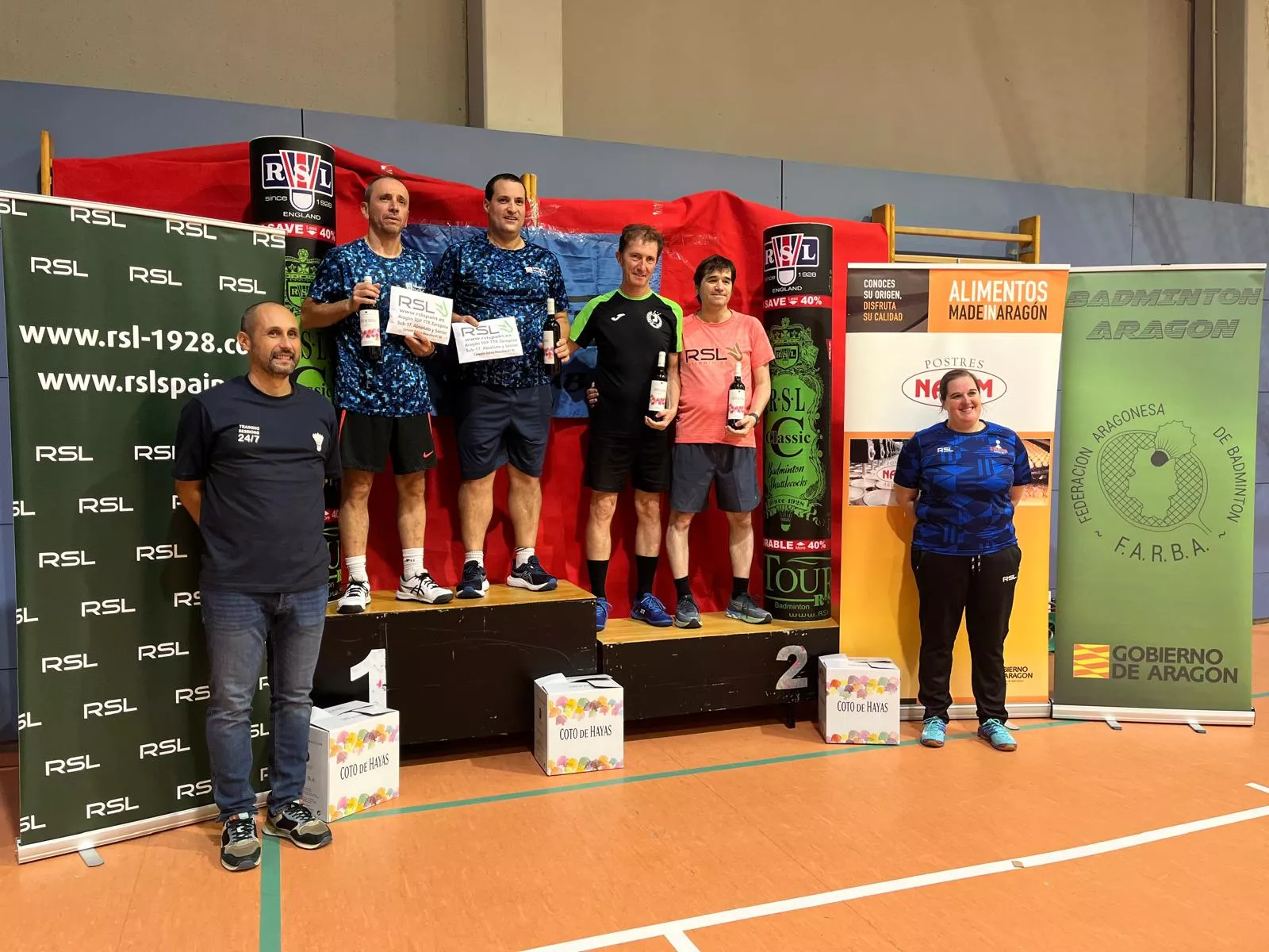 Torneo de bádminton de Zaragoza. Carlos Bibián, subcampeón dobles masculino B1 B2, con Solana Varea campeones