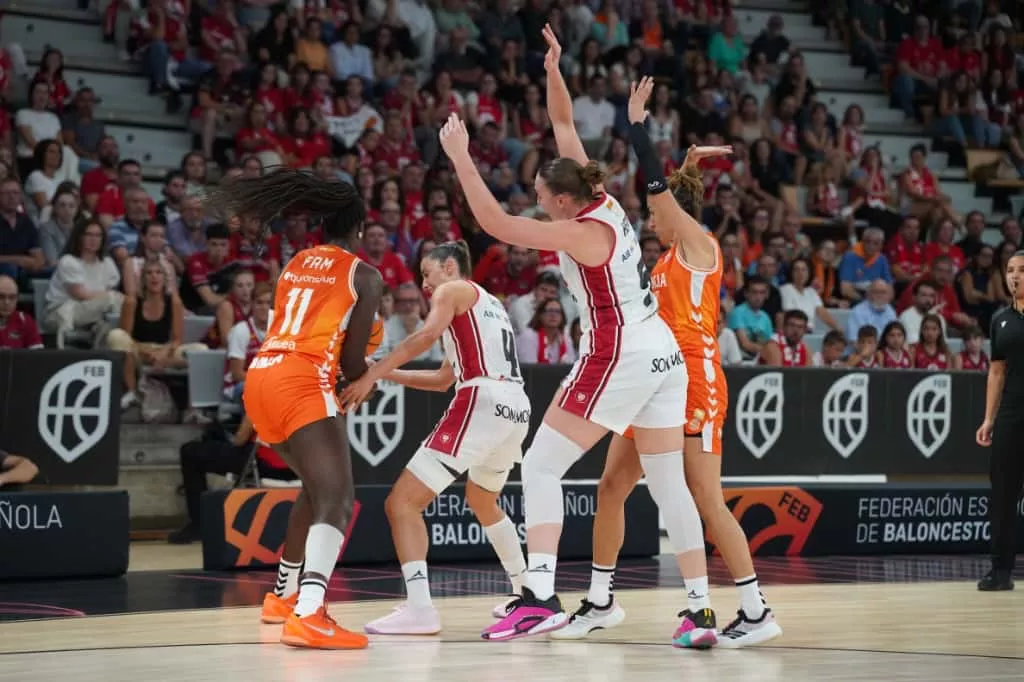 Imágenes de la final de la Supercopa LF Endesa. Foto: Dani Vidal @fotomaniafut