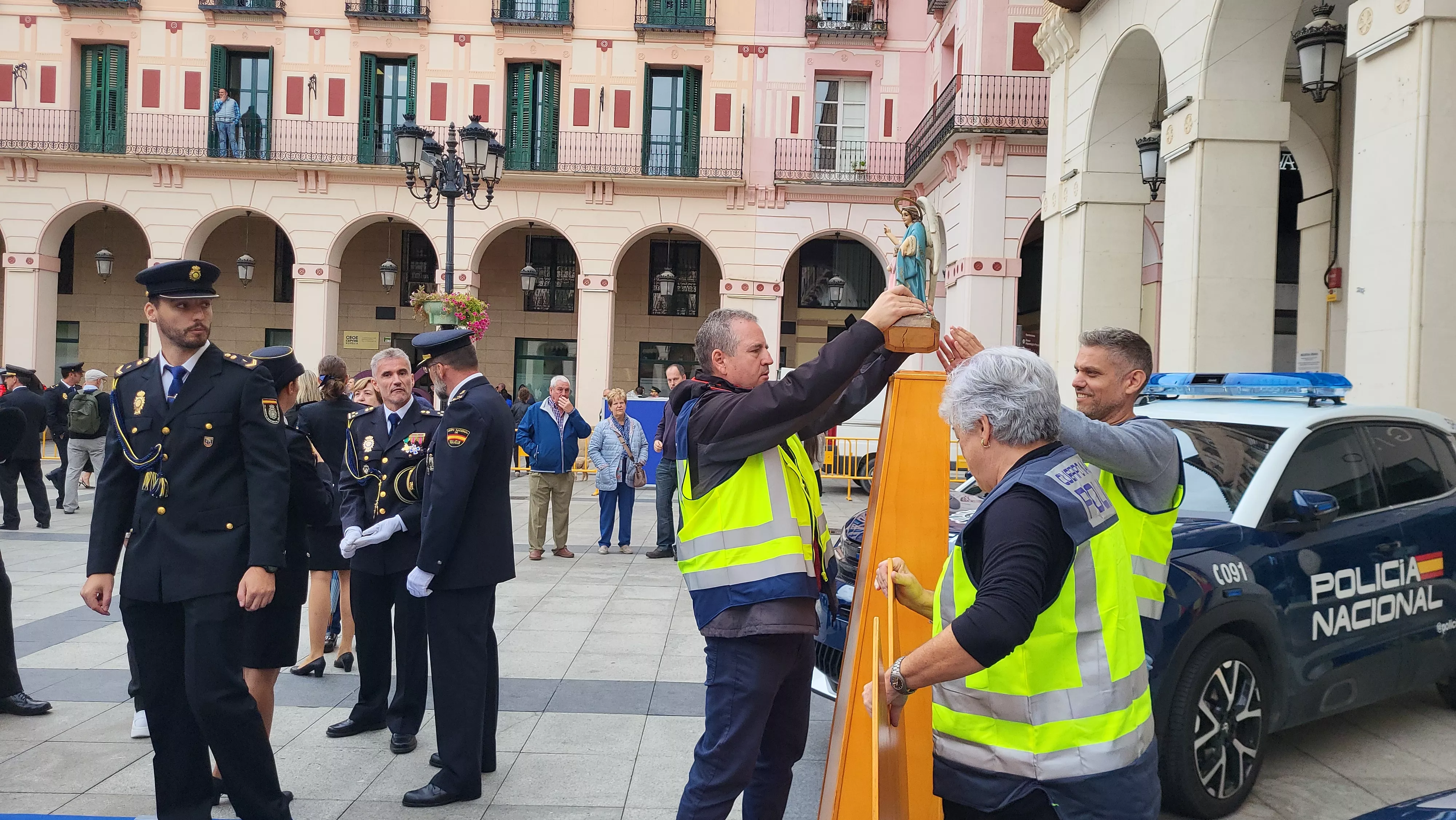 Celebración del Día de la Policía Nacional en Huesca. Foto Mercedes Manterola
