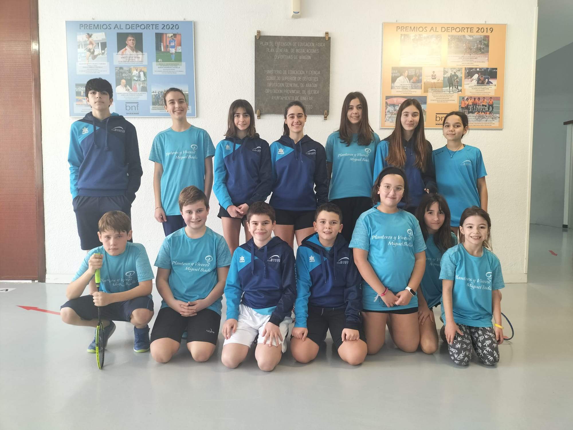 Representación del Club Bádminton Binéfar.
