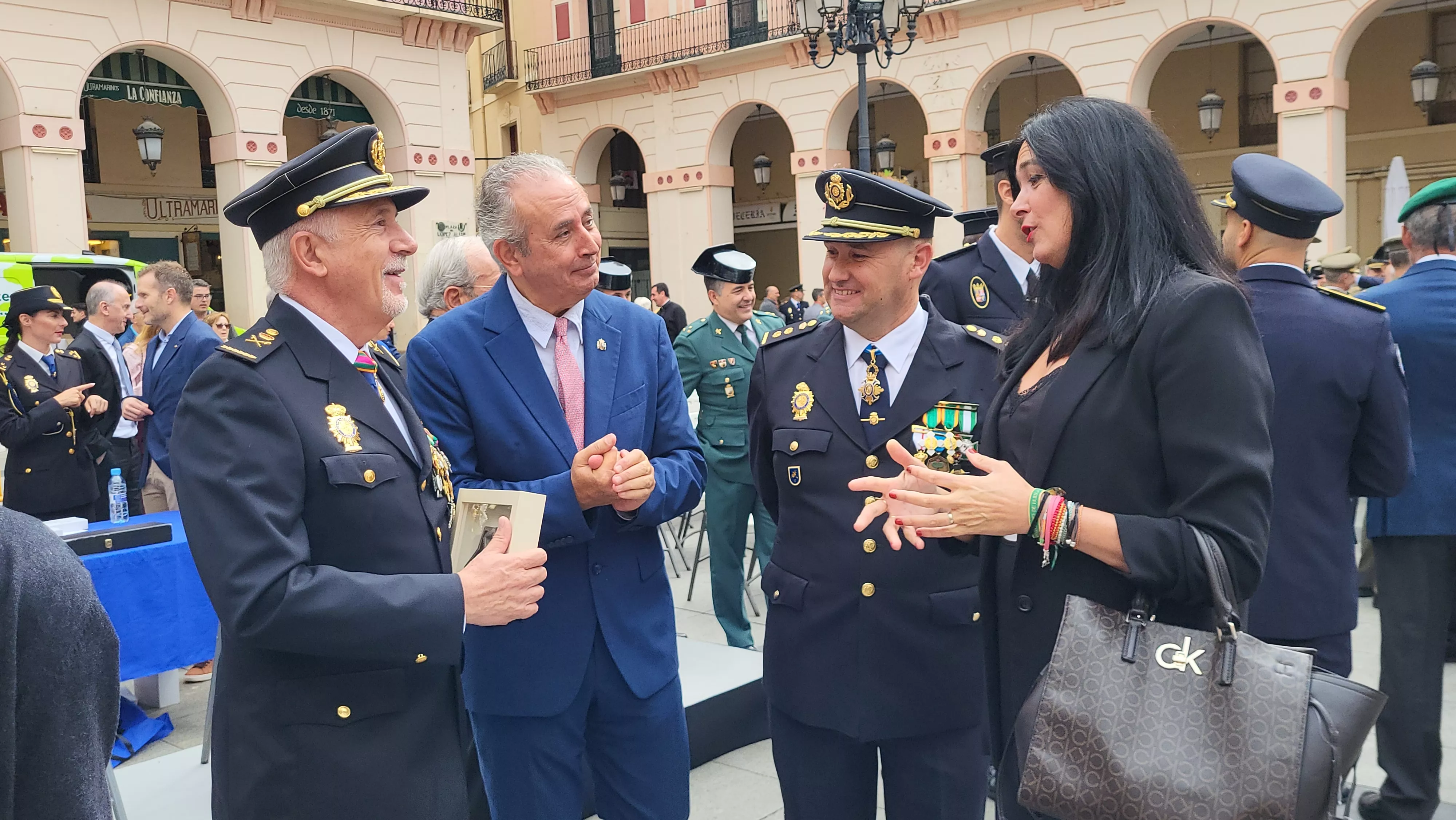 Florentino Marín, Carlos Campo, Luis Fernando Ascaso y Lorena Orduna en la fiesta de la Policía Nacional. Foto Mercedes Manterola