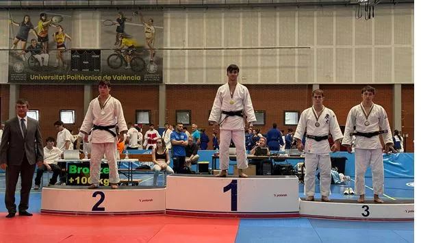 David Marí, en el podio con la medalla de bronce David Marí, en el podio con la medalla de bronce