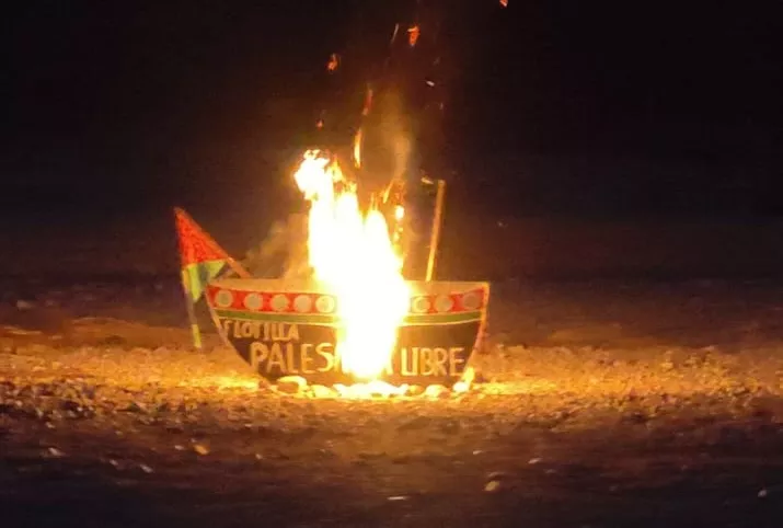 El barco fue destruido el viernes por la noche.