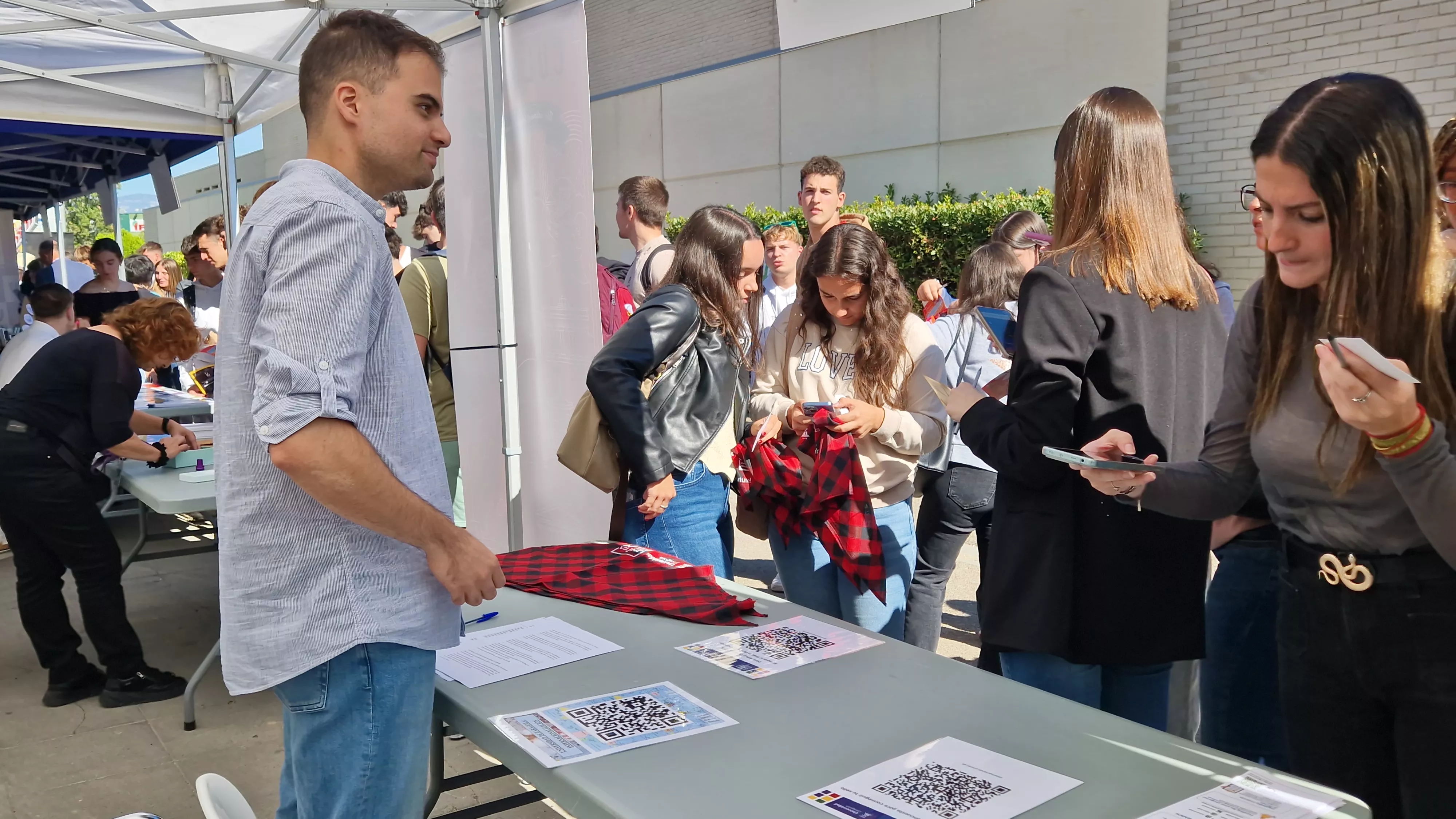 Fiesta de bienvenida del Campus de Huesca curso 2025/2026. Foto Myriam Martínez