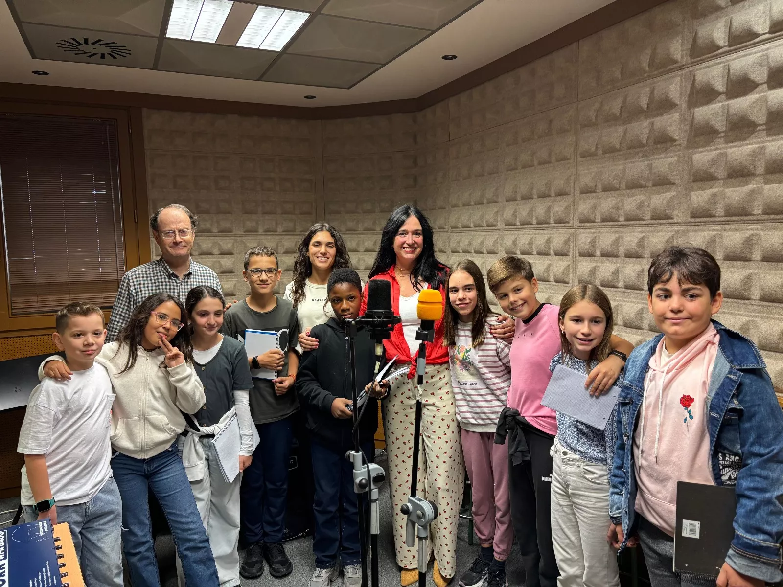 El programa de radio escolar arrancó con la tradicional entrevista a Lorena Orduna.