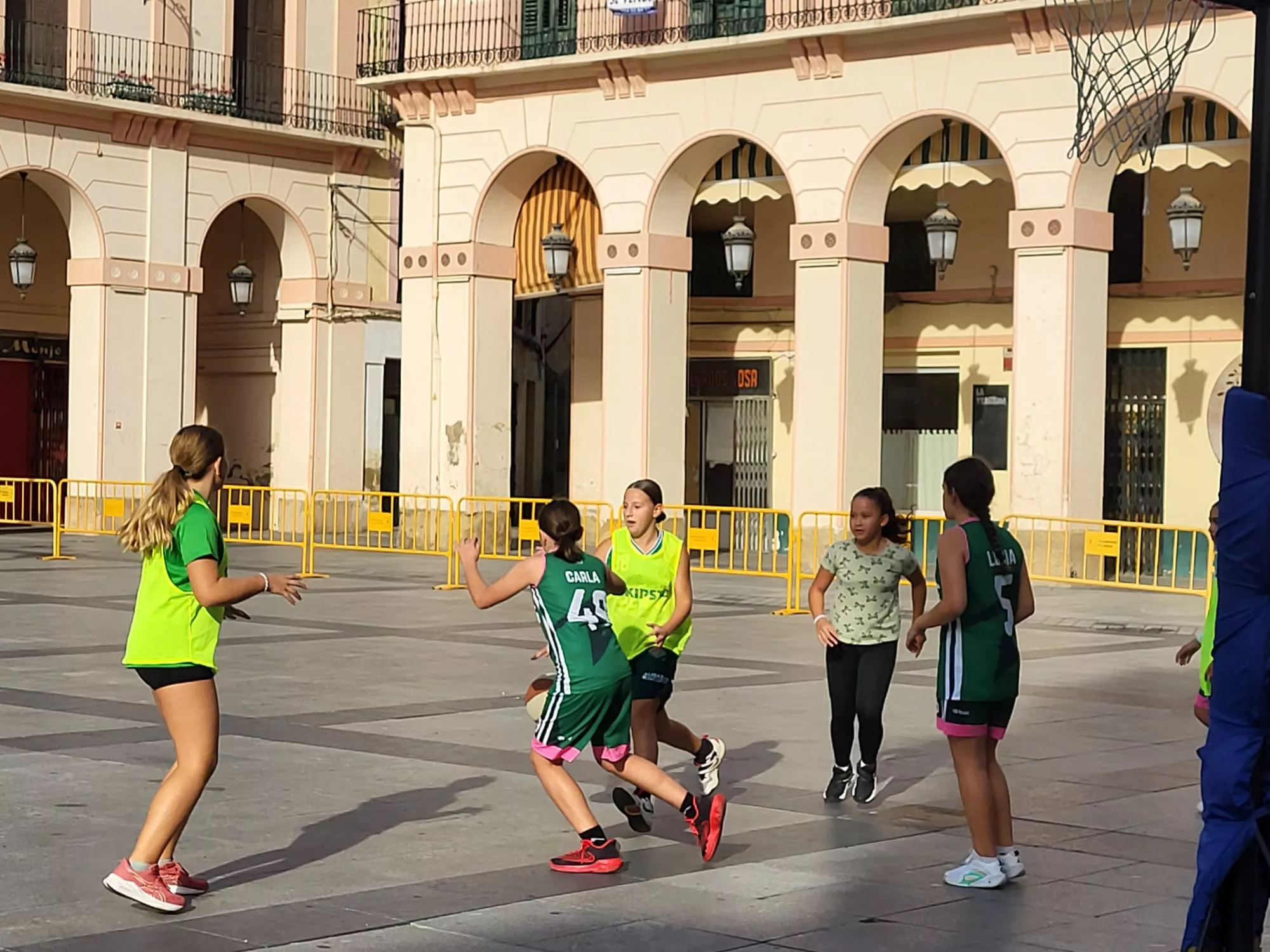 Presentación de Lobe Huesca La Magia en la Plaza Luis López Allué. Foto: Adri Mora