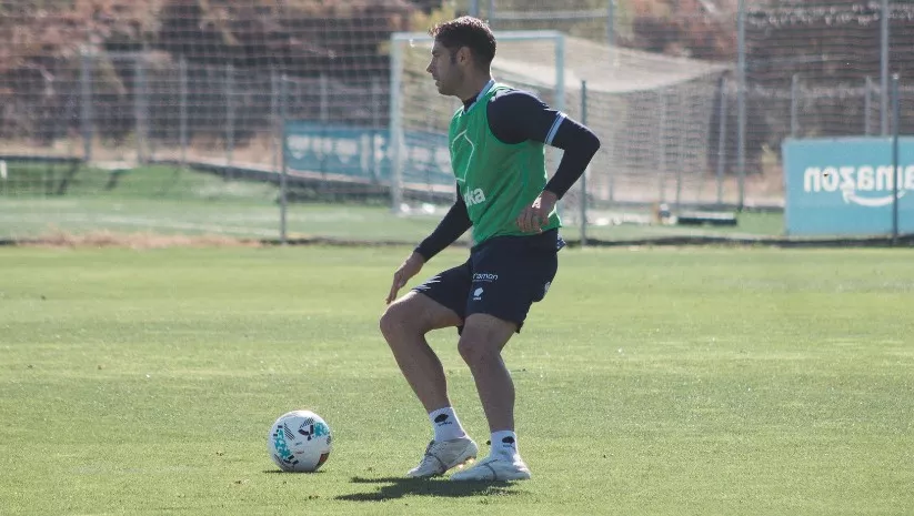 Íñigo Piña, entrenando con el Huesca