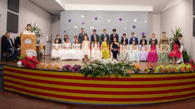 Las mairalesas en el centro de la fiesta de Sena