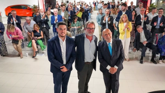 Los responsables de Ágreda Global Cars durante el acto