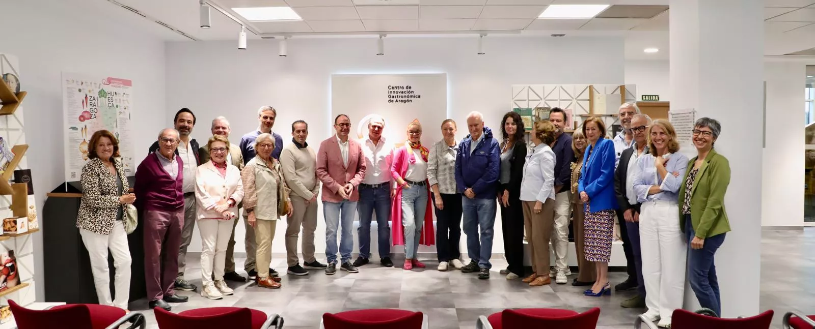 Presidentes de Academias, académicos, responsables del CIGA, Sura Ascaso y Jesús Tolosana