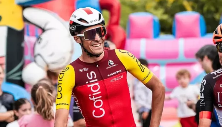 Samitier, sonriente.