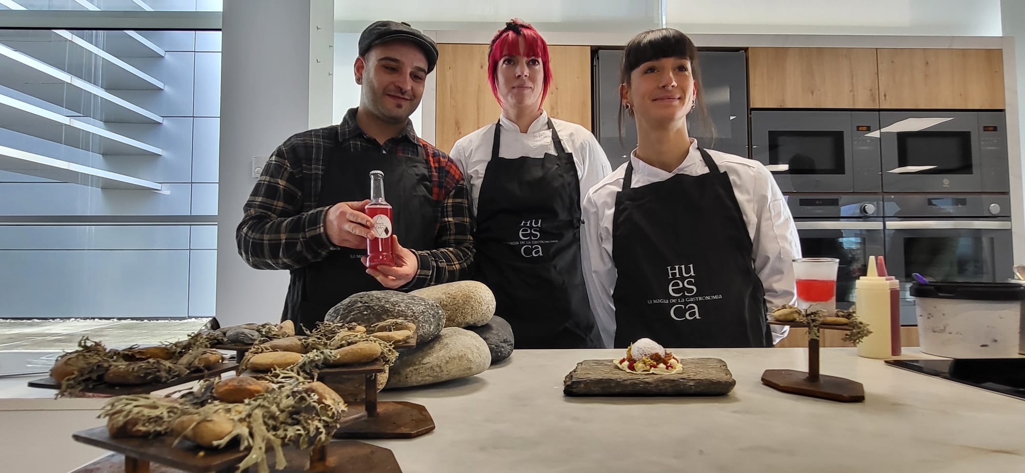 Bruno e Iris Jordán y Susana, autores a trío de la receta de la tapa del Ansils Bruno e Iris Jordán y Susana, autores a trío de la receta de la tapa del Ansils